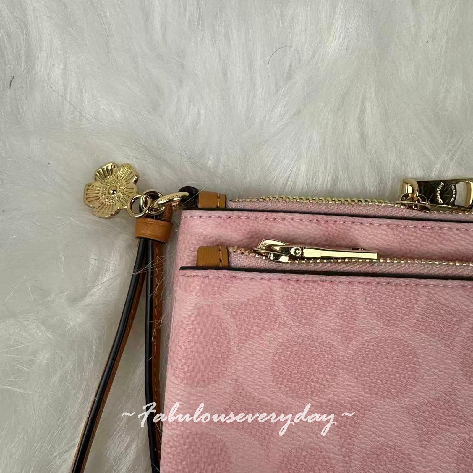 Coach Coach Double Zip Wristlet Sig Canvas Charms Powder Pink Size ONE SIZE - 5 Thumbnail