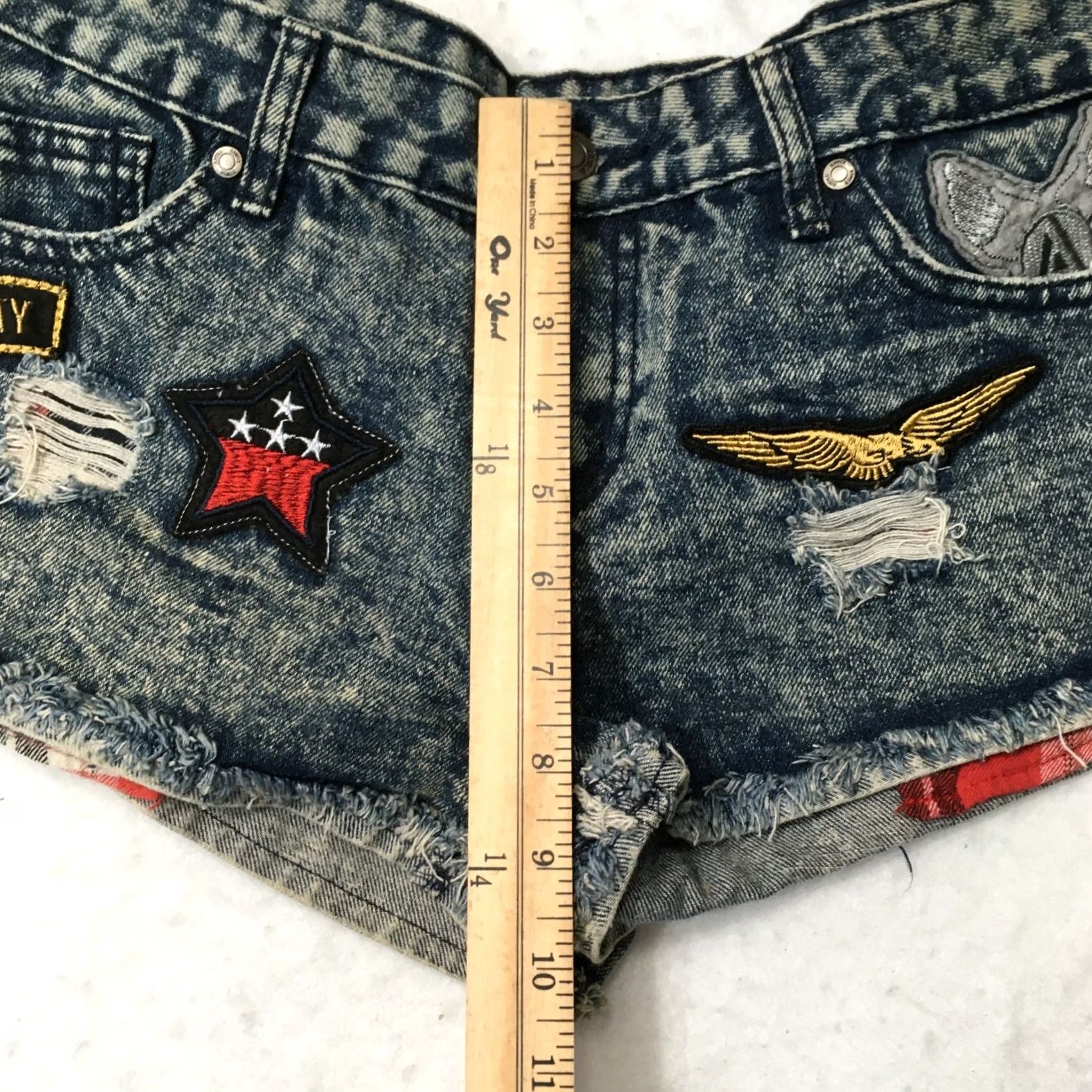 Vintage aviva j Womens Size 7 daisy dukes Shorts patches Pocket Blue Size 28" / US 6 / IT 42 - 2 Thumbnail