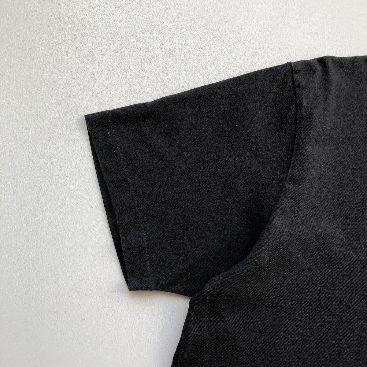 Kaws × Uniqlo Uniqlo X Kaws Tokyo First Logo UT T-Shirt Dark Grey Size US L / EU 52-54 / 3 - 4 Thumbnail