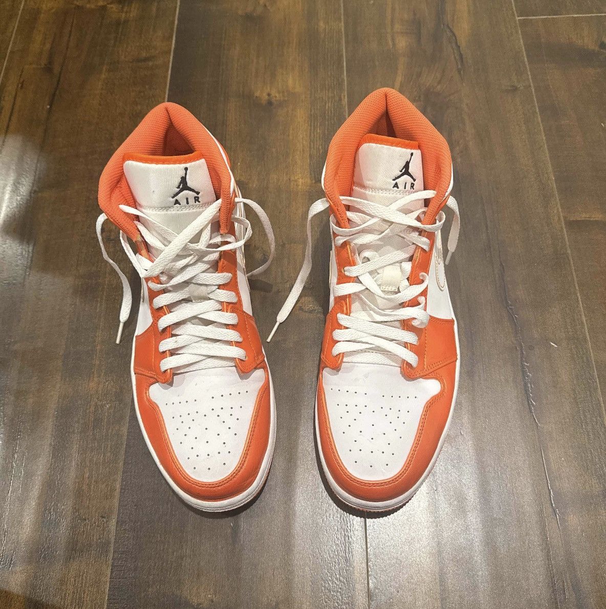 Jordan Brand Air Jordan 1 Mid SE ‘Electro Orange' Size US 12 / EU 45 - 3 Thumbnail