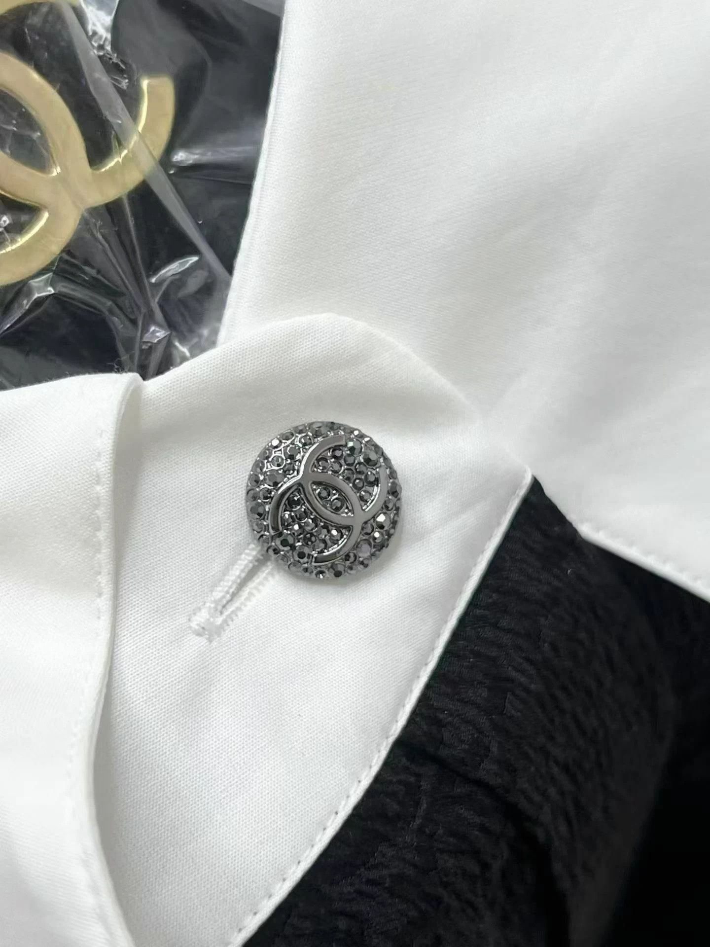Chanel Chanel Silk Shirt New With Tags 40 Size M / US 6-8 / IT 42-44 - 4 Thumbnail