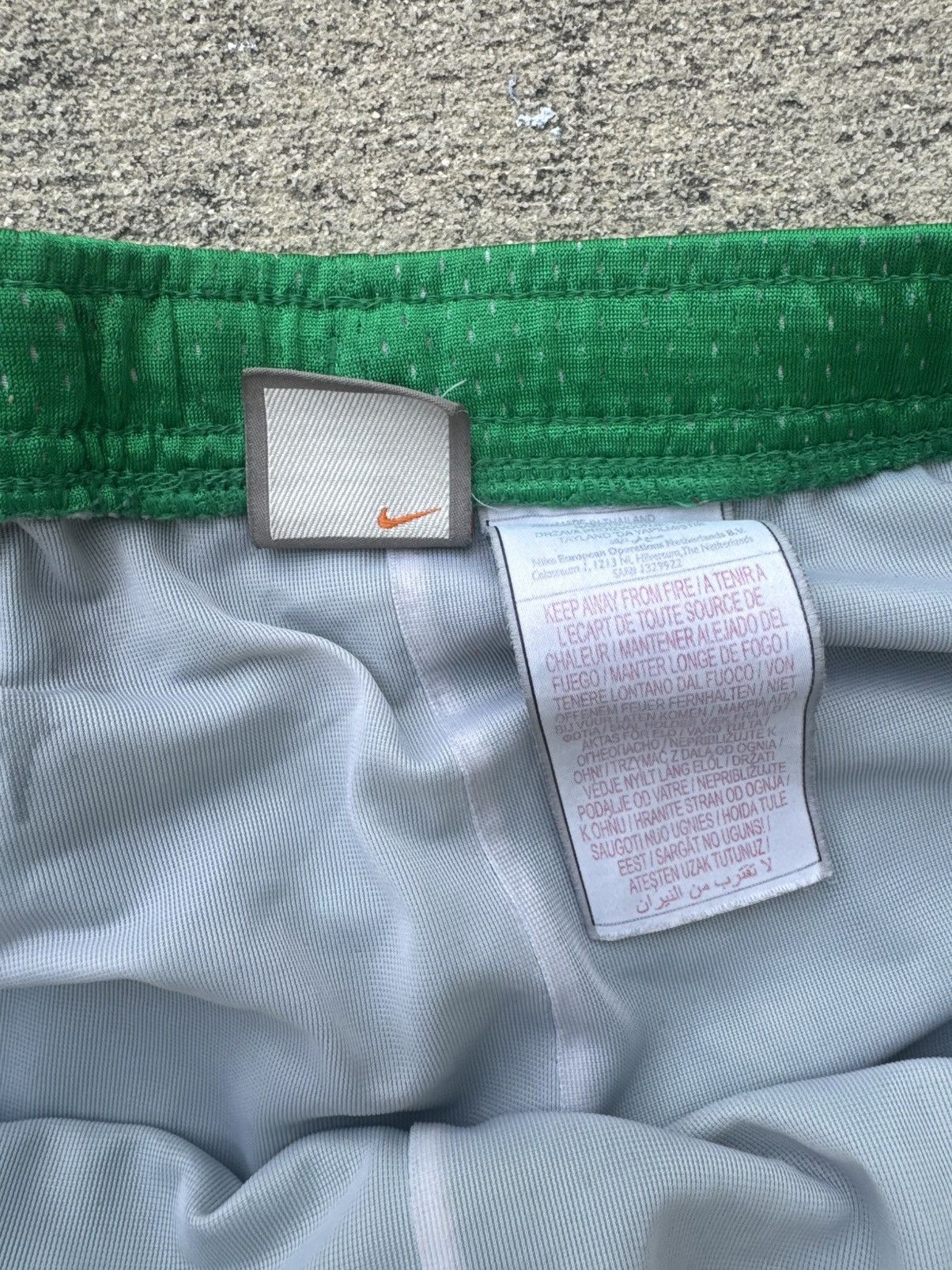 Nike Nike Track Shorts Oregon Ducks Size US 34 / EU 50 - 6 Thumbnail