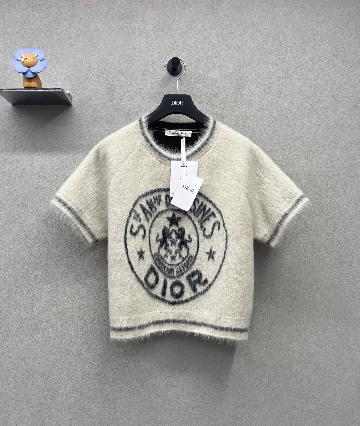 Dior DIOR Ivory Badge Short Sleeve Cashmere Sweater (Size 36) Size XS / US 0-2 / IT 36-38 - 1 Thumbnail