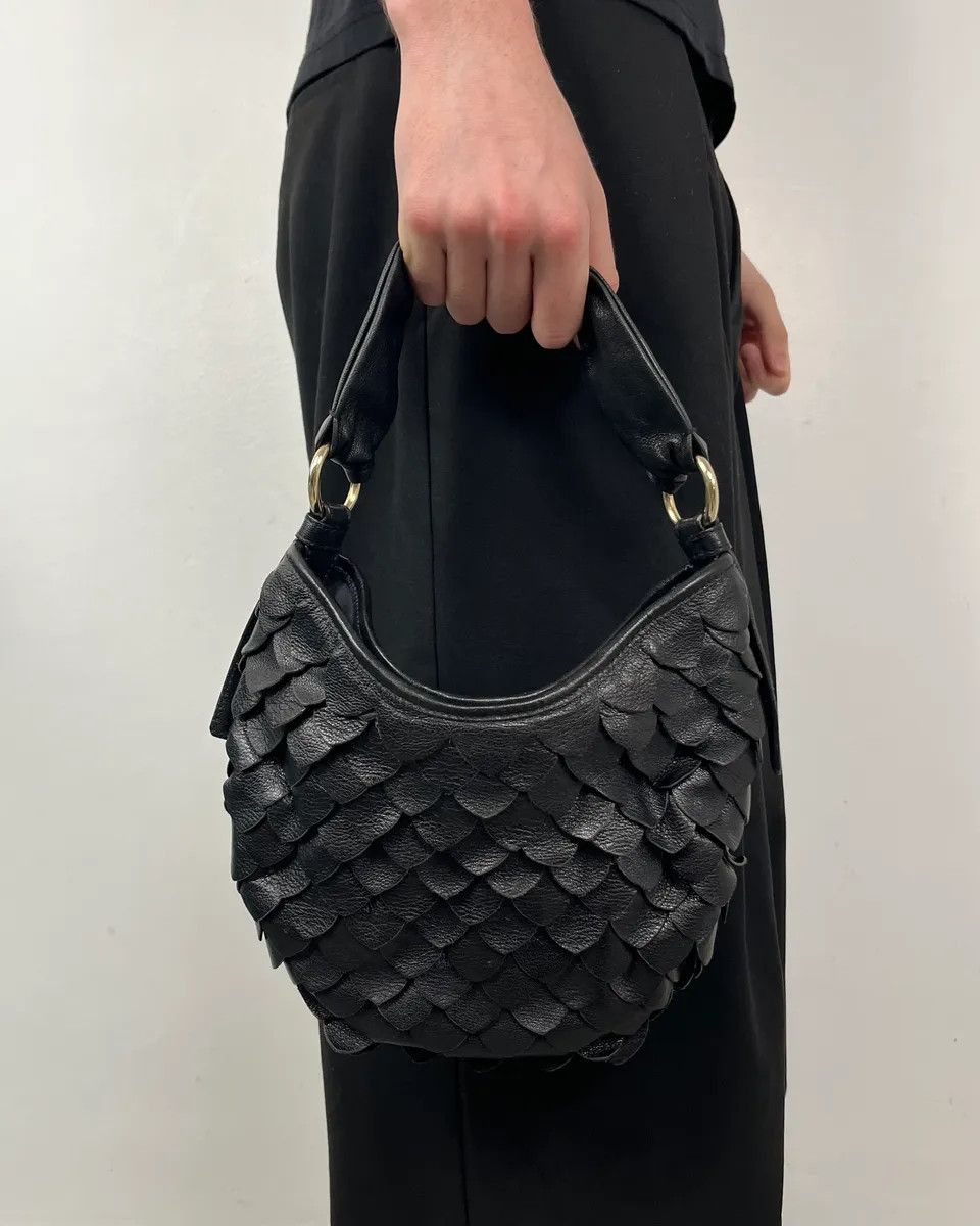 Yves Saint Laurent Yves Saint Laurent Black Leather Fishscale Hobo Shoulder Bag Size ONE SIZE - 3 Thumbnail