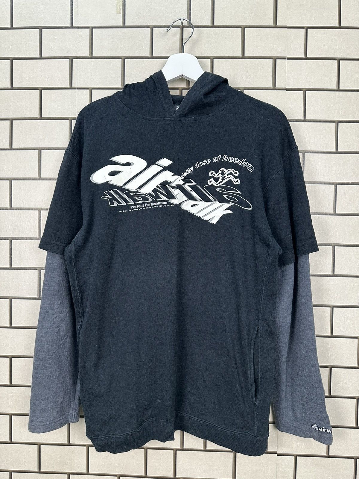 Airwalk Airwalk Hooded LongSleeve Nice Design Size US L / EU 52-54 / 3 - 1 Thumbnail