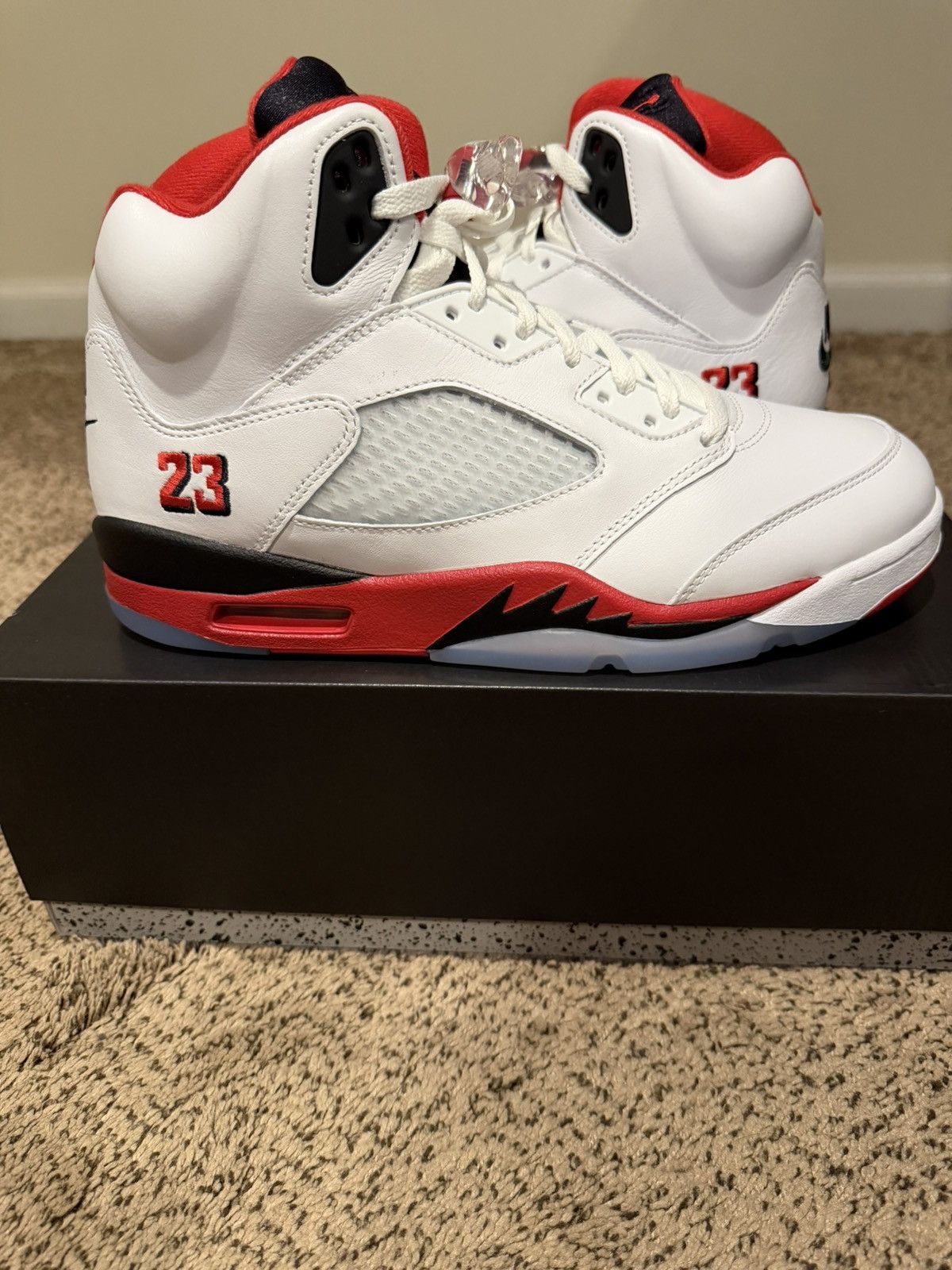 Jordan Brand Jordan 5 Fire Red Size US 10.5 / EU 43-44 - 1 Thumbnail