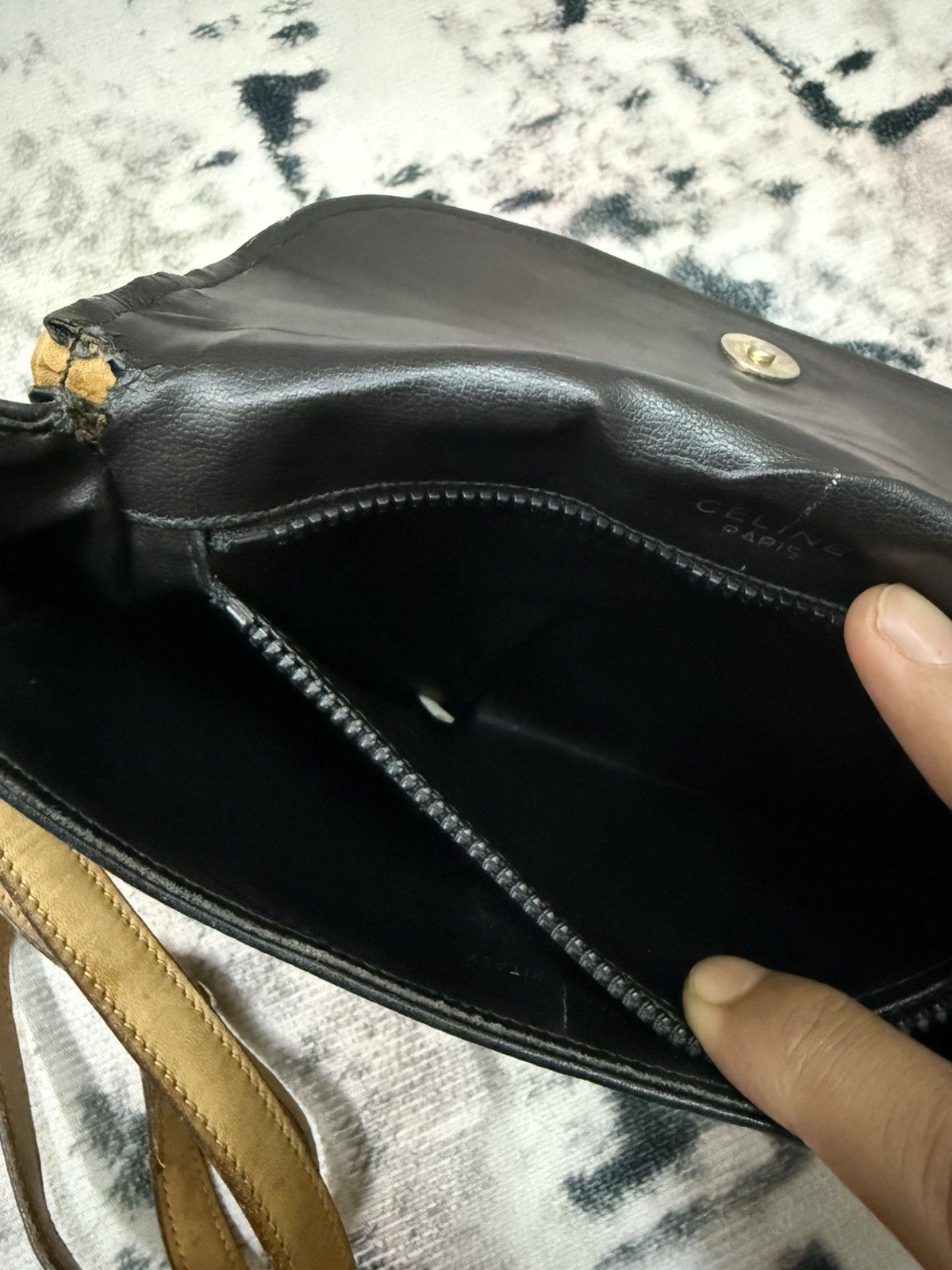 Celine × Designer × Vintage Vintage Celine Black Leather Massenger Bag Size ONE SIZE - 14 Thumbnail