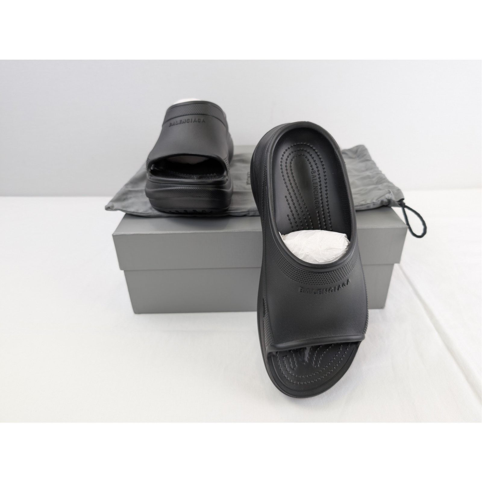 Balenciaga o1rshd1 Q:2 / Crocs Pool Rubber Slide Slipper in Black Size US 11 / EU 44 - 19 Thumbnail