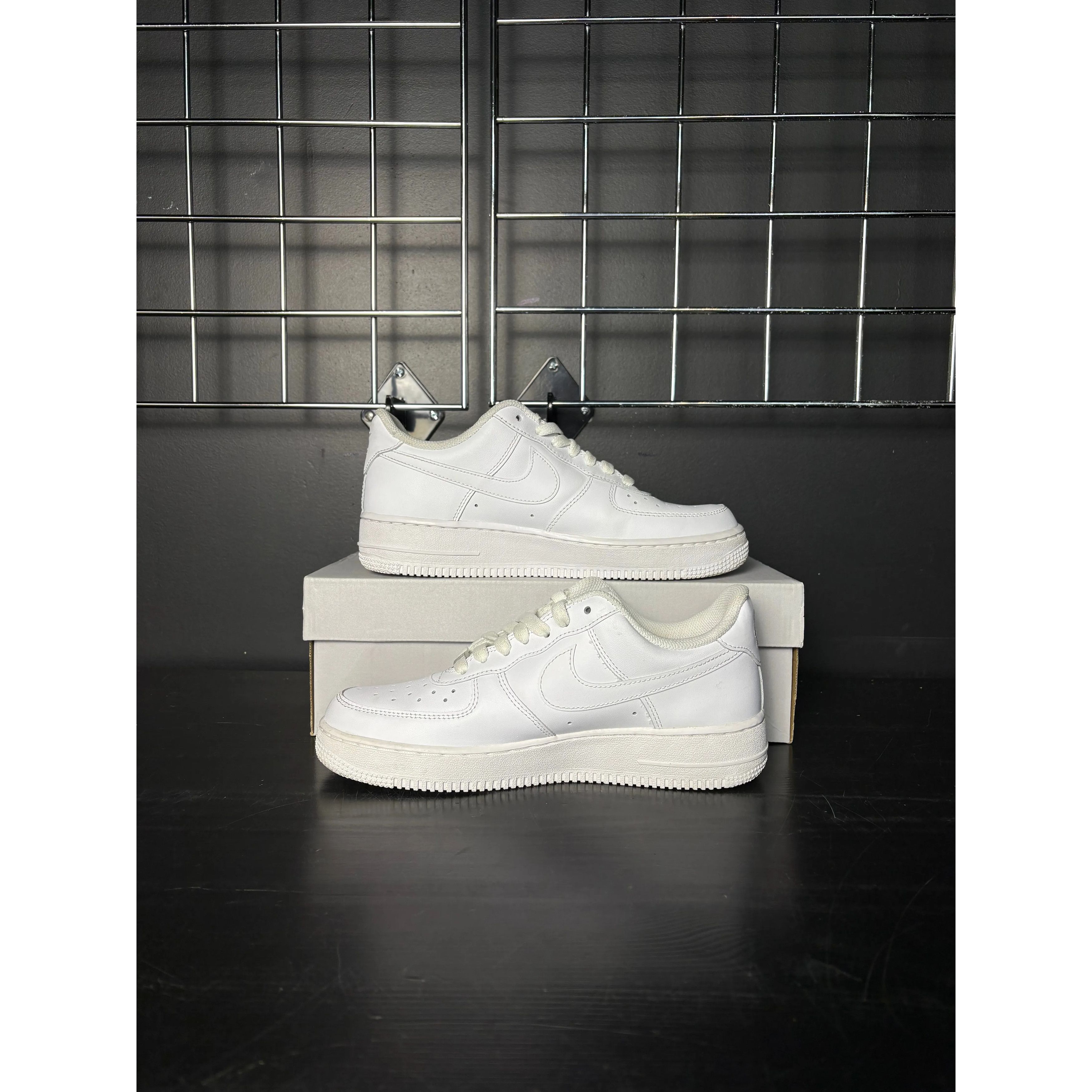 Nike Nike Air Force 1 Low '07 White x Travis Scott "Utopia" (WMNS) **PRE-OWNED** Size US 8.5 / IT 38.5 - 2 Thumbnail