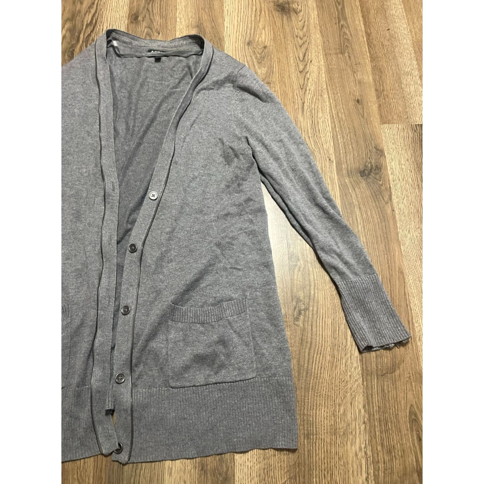 Apt. 9 **Women's Large Gray Apt. 9 Cardigan Sweater** User: Women's Large Gray Apt. 9 Cardigan Sweater Size L / US 10 / IT 46 - 4 Thumbnail