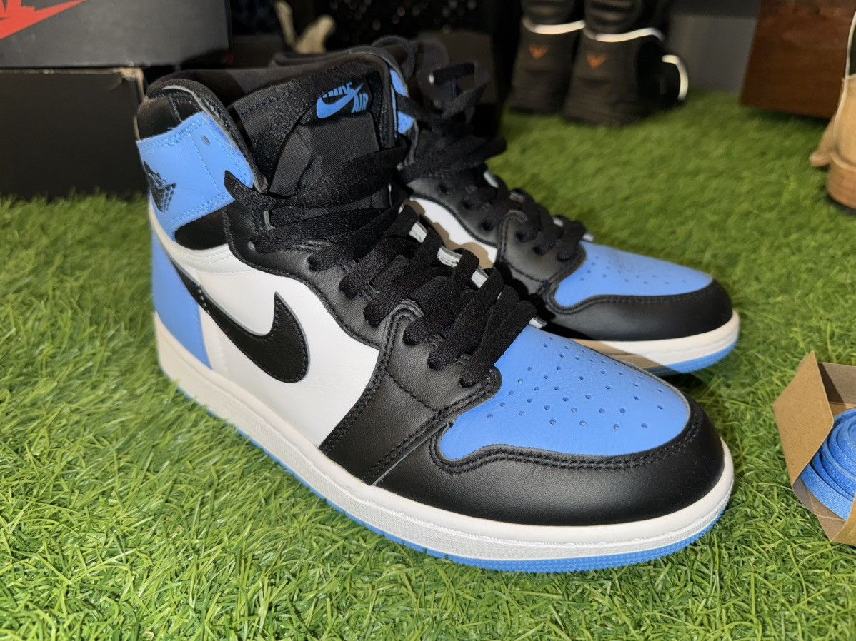 Jordan Brand × Nike Air Jordan 1 Retro High OG 'UNC Toe' Sneakers Size US 9 / EU 42 - 9 Thumbnail