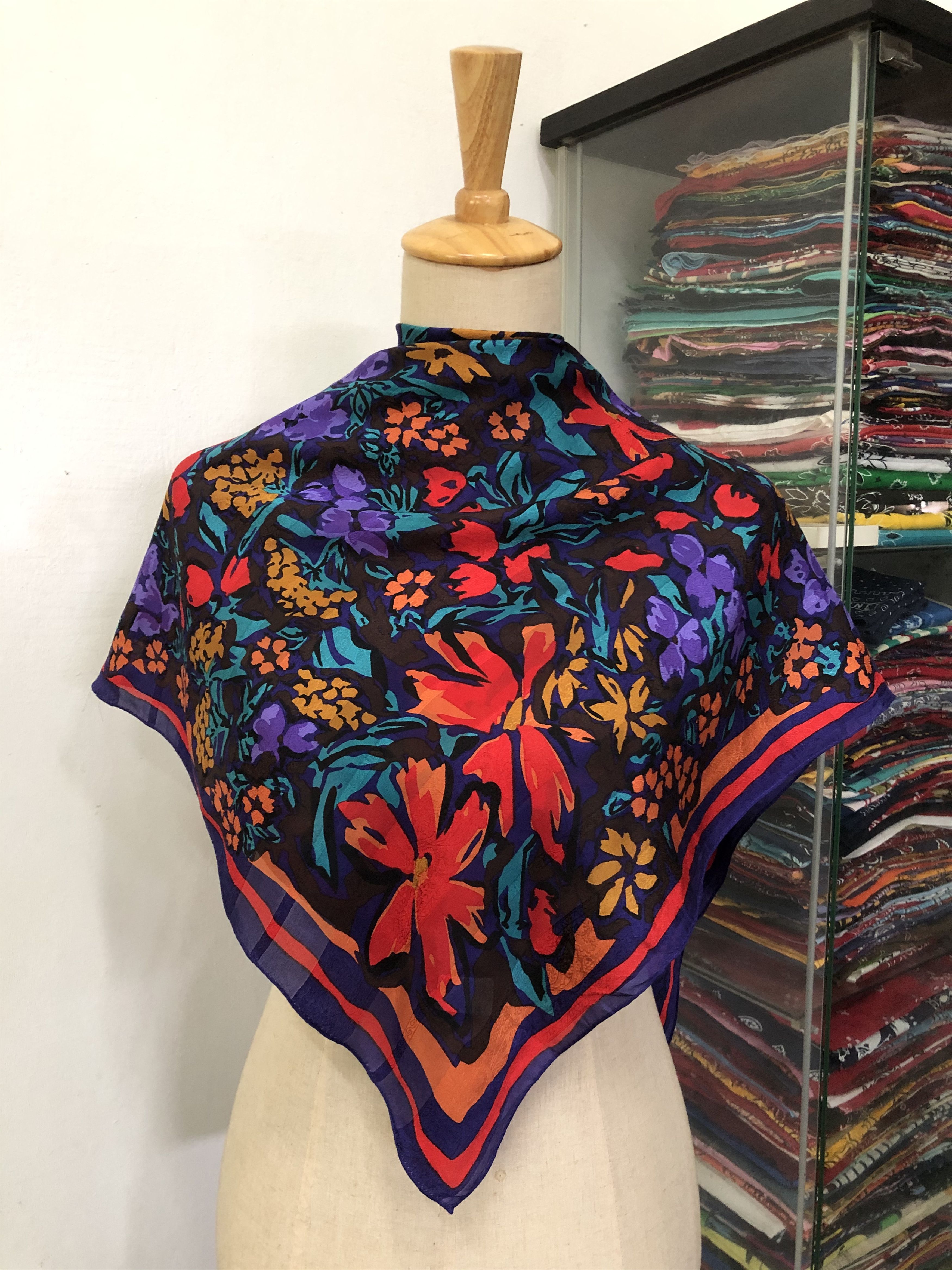 Vintage Vintage Silk Scarf Size ONE SIZE - 1 Thumbnail