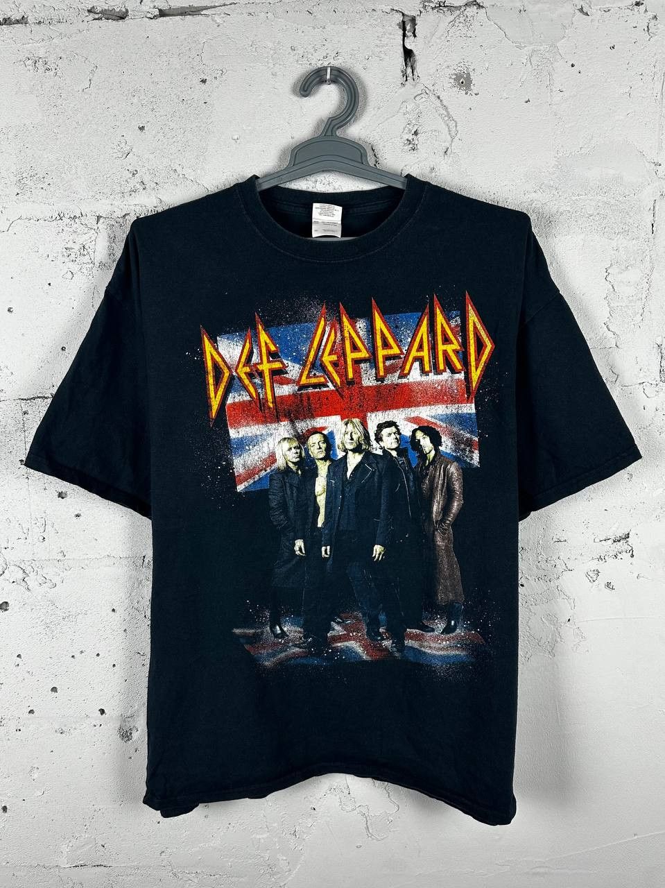 Band Tees × Def Leppard × Vintage Vintage Def Leppard Graphic Union Jack Band T Shirt Size US XL / EU 56 / 4 - 1 Thumbnail