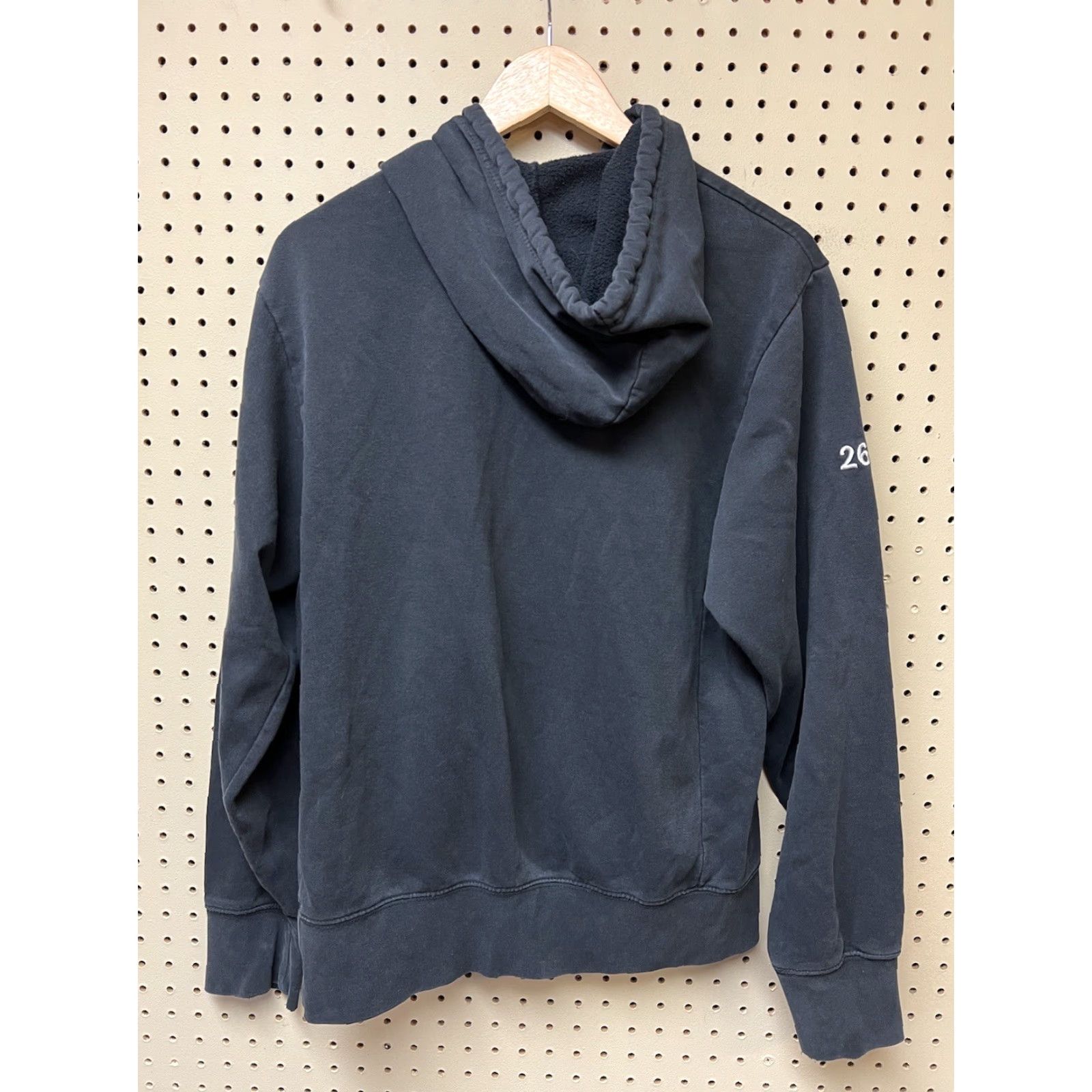 Nike VINTAGE Nike Colby Sawyer Soccer Black Distressed Hoodie Sweatshirt Center S Hoodie Mens S Black Logo Embroidered Nike Size US S / EU 44-46 / 1 - 2 Thumbnail