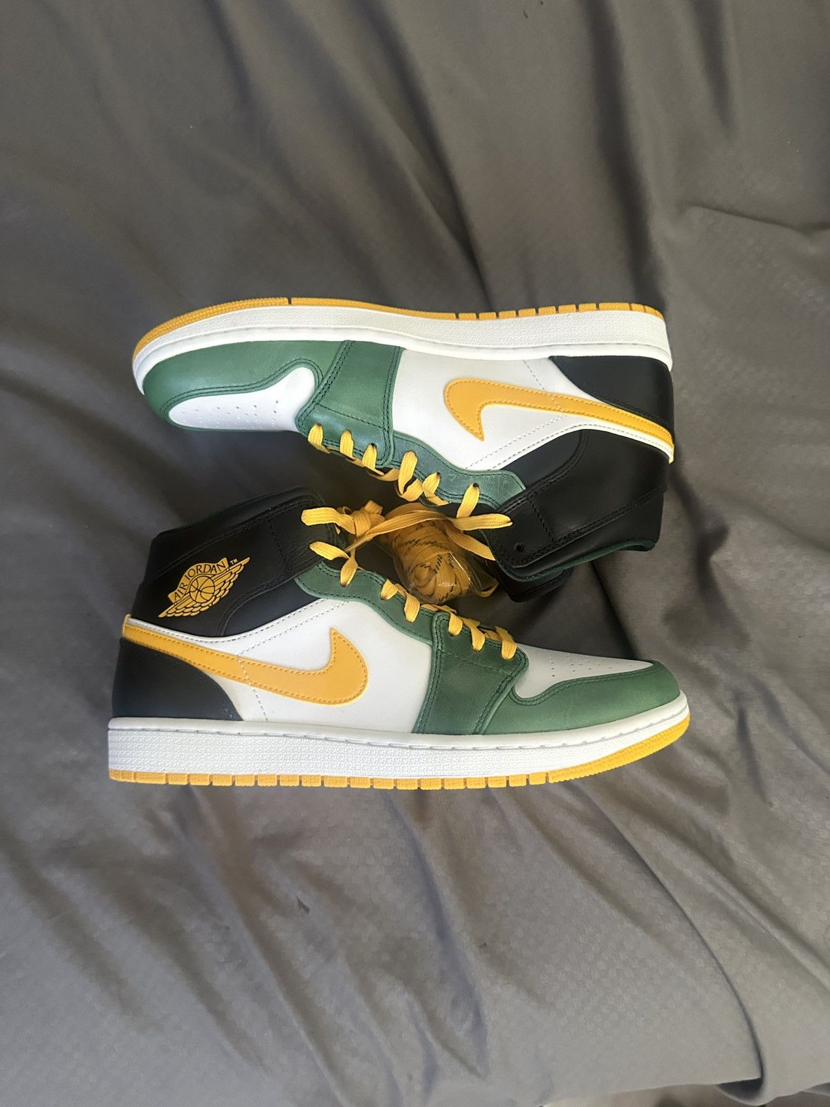 Air Jordan 1 Mid ‘Sonics’ DS