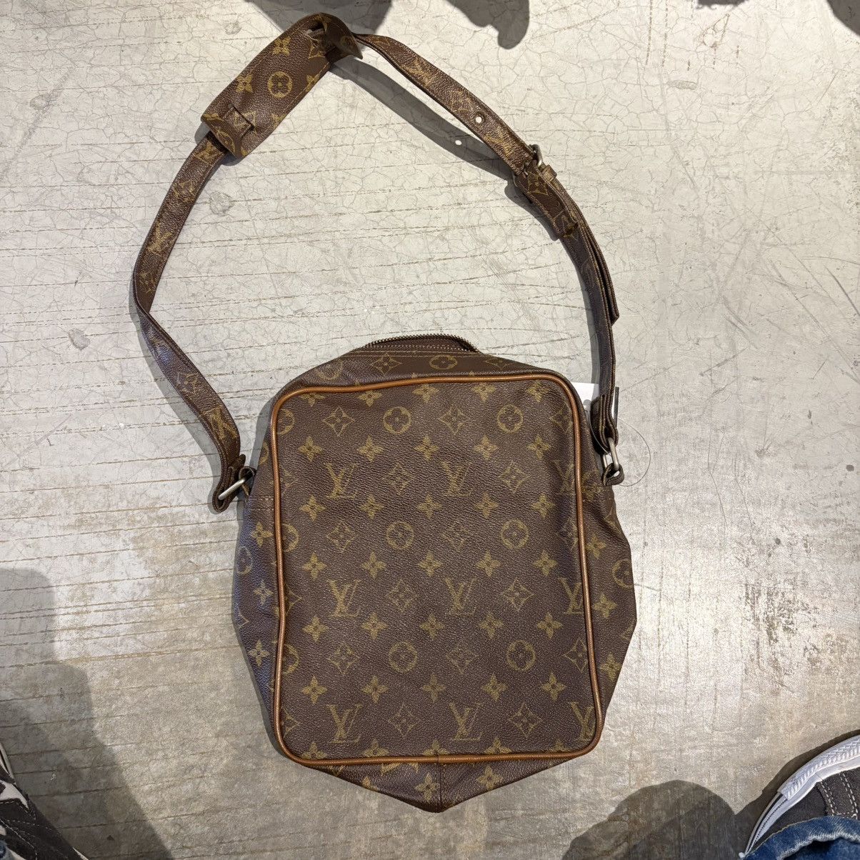 Louis Vuitton Louis Vuitton Monogram Sling Bag Size ONE SIZE - 2 Thumbnail