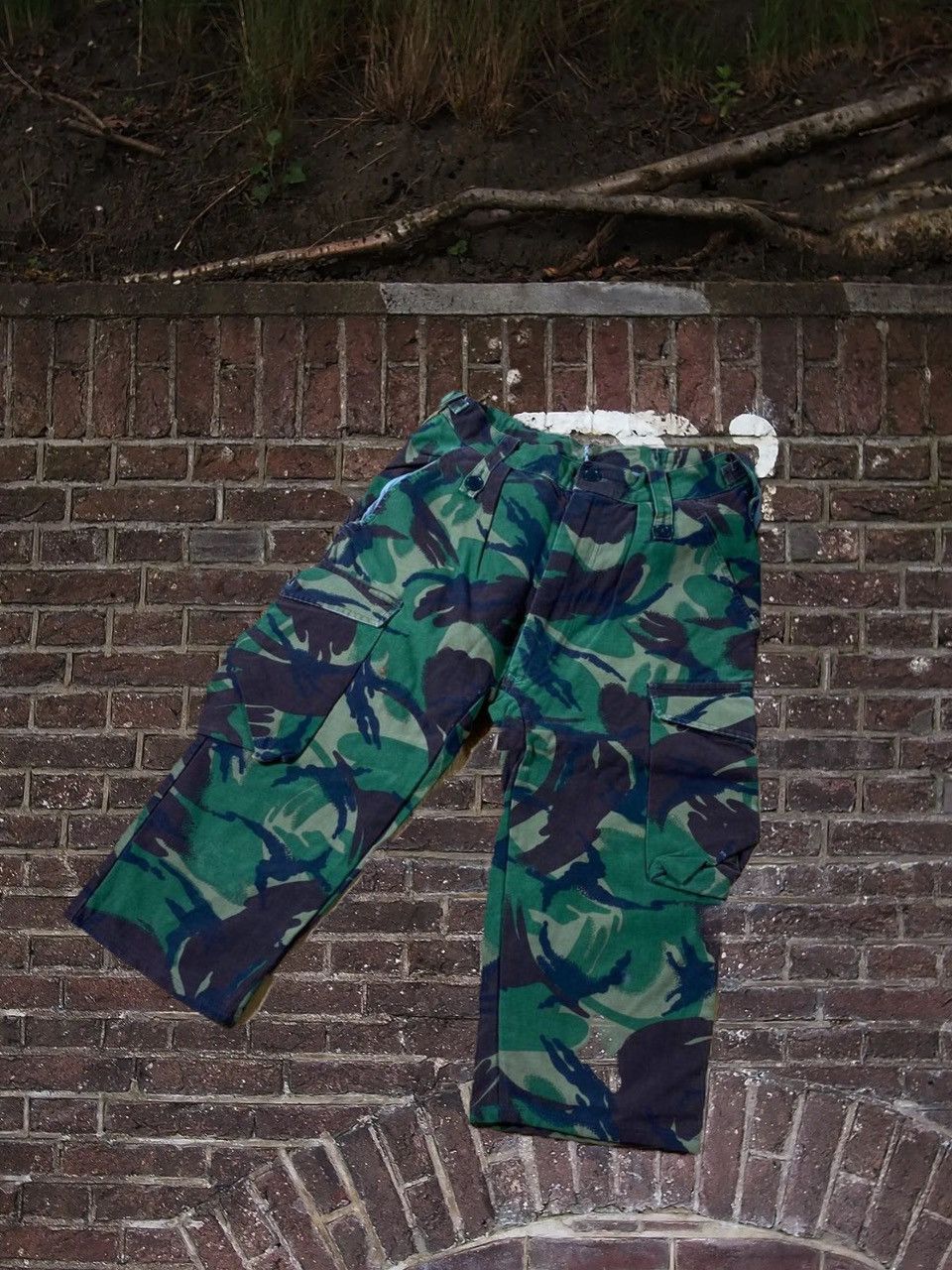 Vintage Vintage Custom Baggy Fit Camo Cargo Shorts Size US 32 / EU 48 - 1 Thumbnail