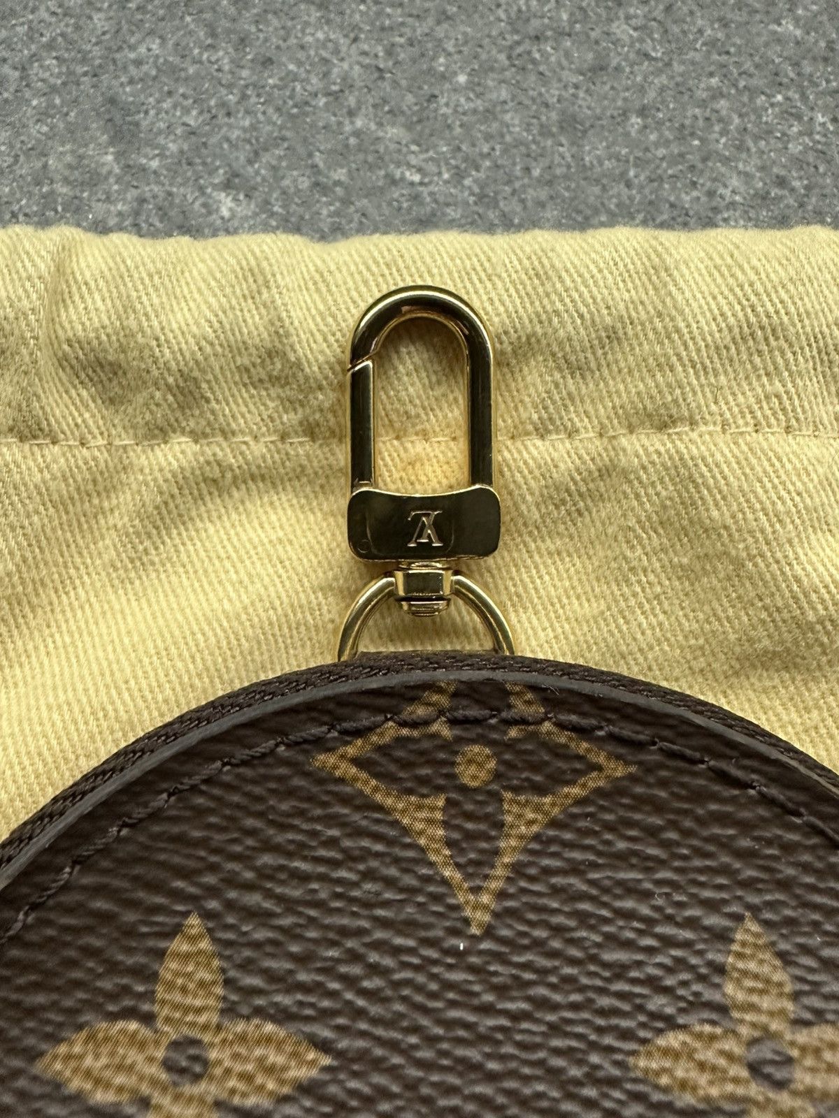Louis Vuitton Louis Vuitton Multi Pochette Monogram Rare Round Coin Purse Size ONE SIZE - 4 Thumbnail