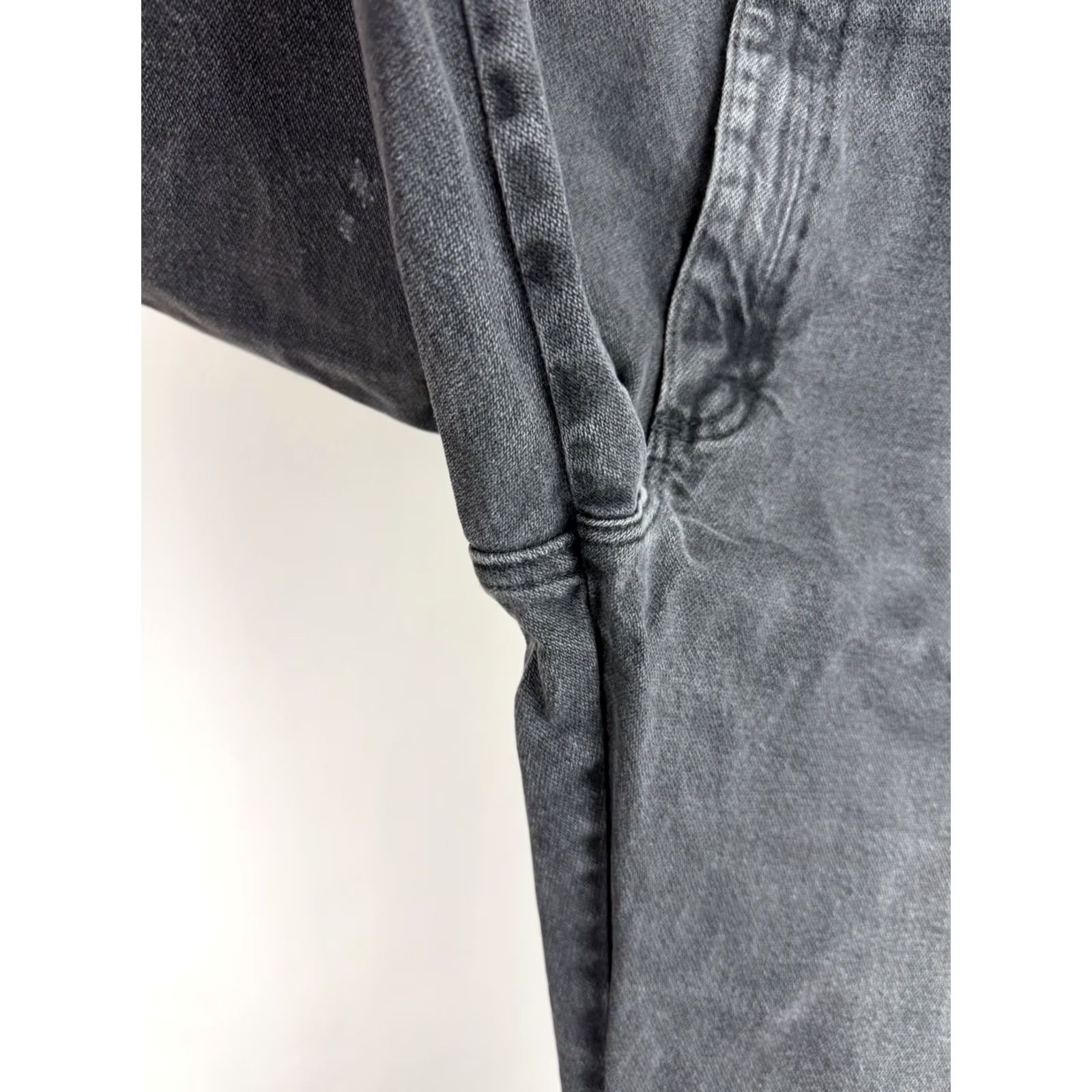 Wrangler VINTAGE Wrangler 13MWZ Jeans Mens 35x34 Faded Black Denim Distressed Cowboy Cut Straight 5-Pocket Denim N/A Mens Size US 35 - 5 Thumbnail