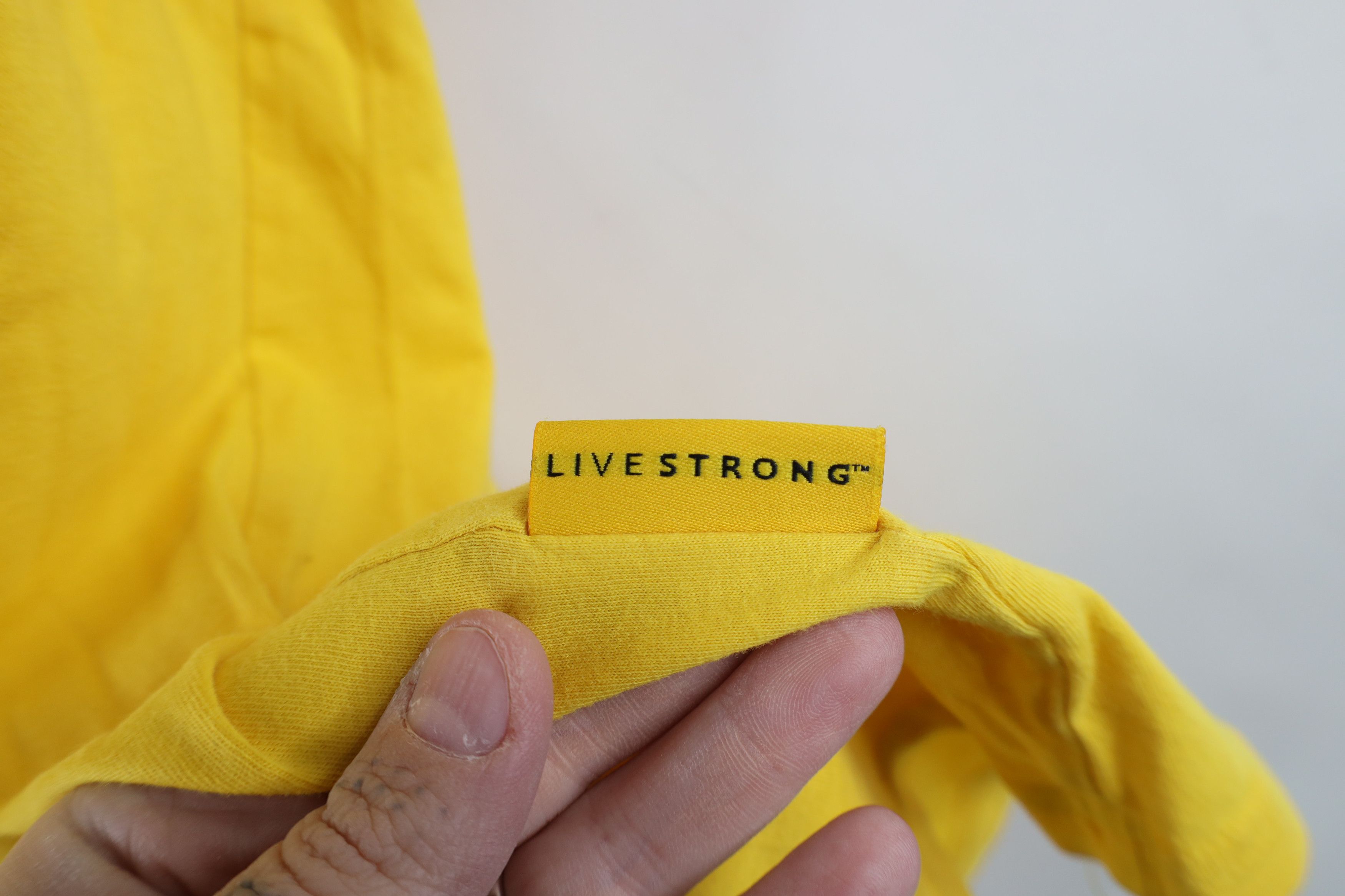 Nike Vintage Nike Livestrong Lance Armstrong Swoosh T-Shirt Size US L / EU 52-54 / 3 - 9 Thumbnail