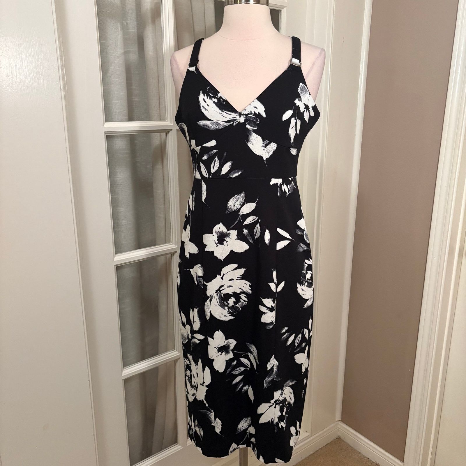 Other Ivanka Trump Scuba Crepe Floral Hardware Strap Sheath Dress Size M / US 6-8 / IT 42-44 - 1 Thumbnail