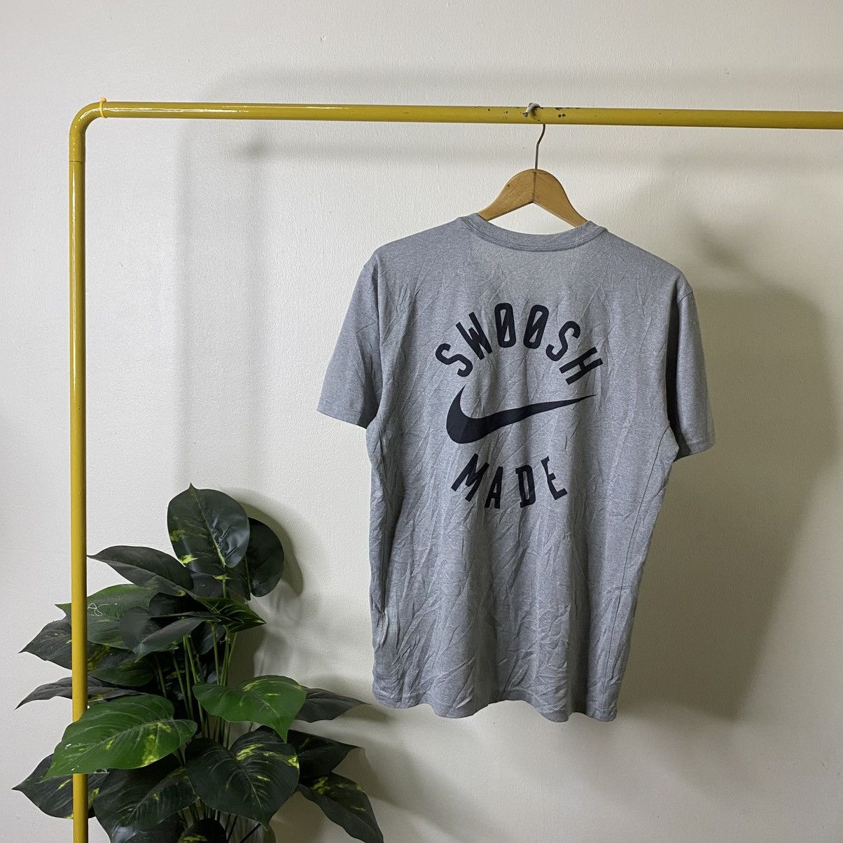 Nike Nike Swoosh Big Back Logo T Shirt Size US M / EU 48-50 / 2 - 1 Thumbnail
