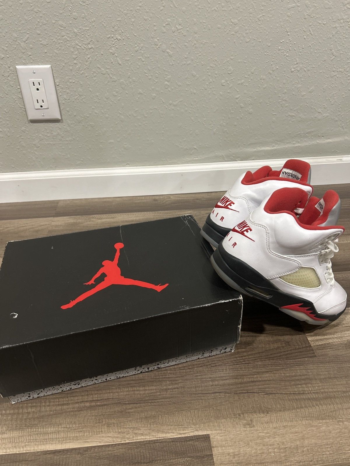 Jordan Brand × Nike Jordan V Fire Red “Silver Tongue” Size US 8 / EU 41 - 7 Thumbnail