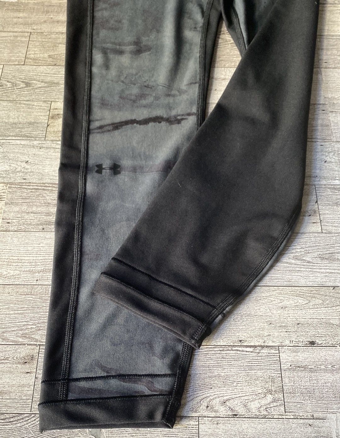 Under Armour UA, Retro, Camouflage Print, Low Rise Cropped/Ankle Leggings Size 28" / US 6 / IT 42 - 6 Thumbnail