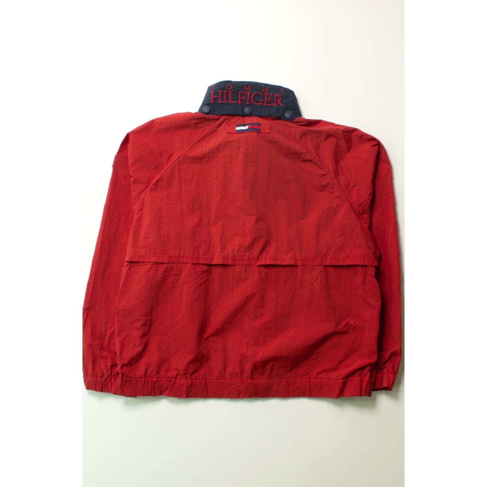 Tommy Hilfiger VINTAGE Tommy Hilfiger Windbreaker Red 1990s Nylon Polyester Large Mens Womens? Size US L / EU 52-54 / 3 - 4 Thumbnail