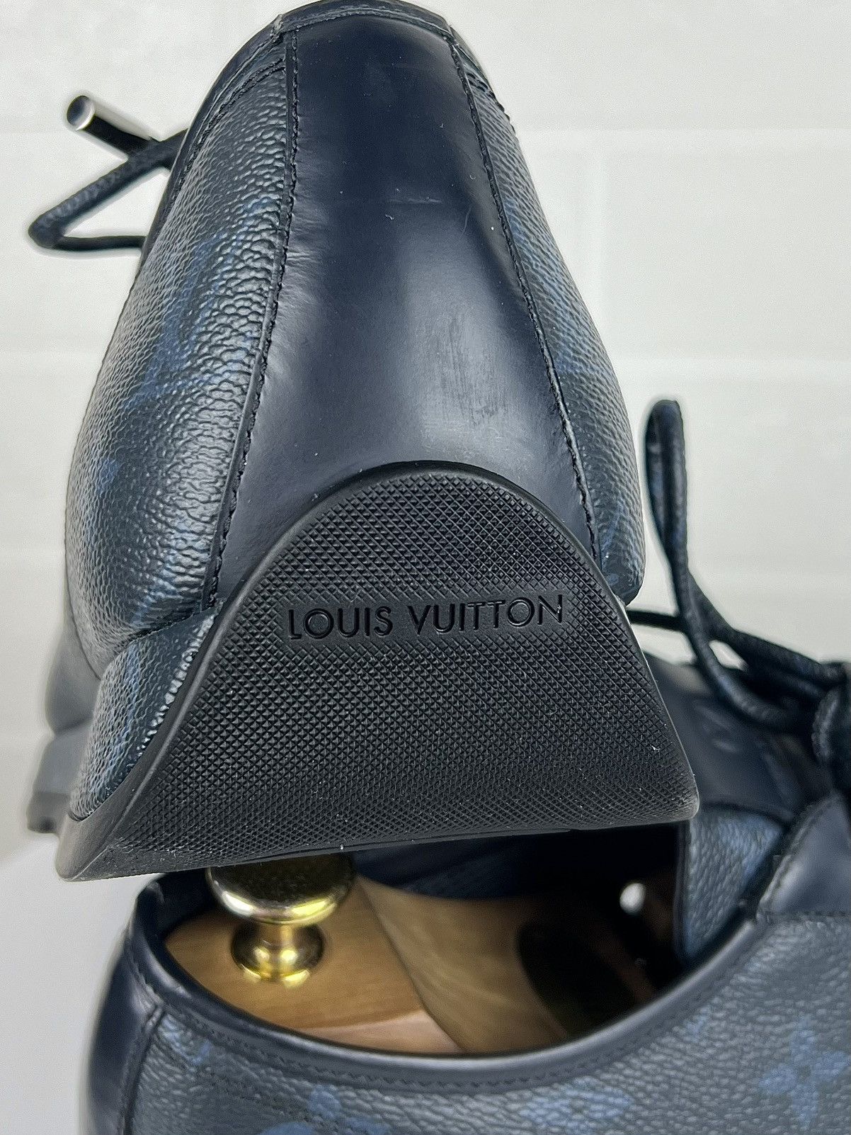 Louis Vuitton LOUIS VUITTON Sneakers Leather Trainers LV Monogram Logo Men Size US 10.5 / EU 43-44 - 13 Thumbnail