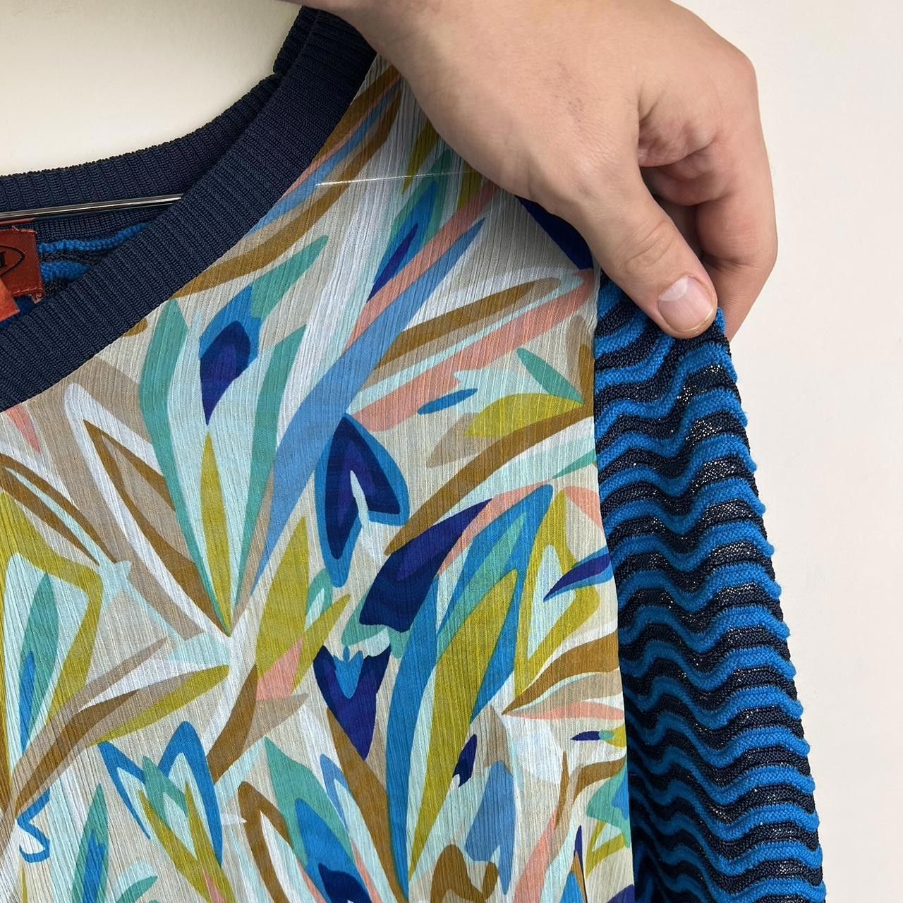 Missoni Colorful Artistic V-Neck Sweater by Missoni Size M / US 6-8 / IT 42-44 - 4 Thumbnail