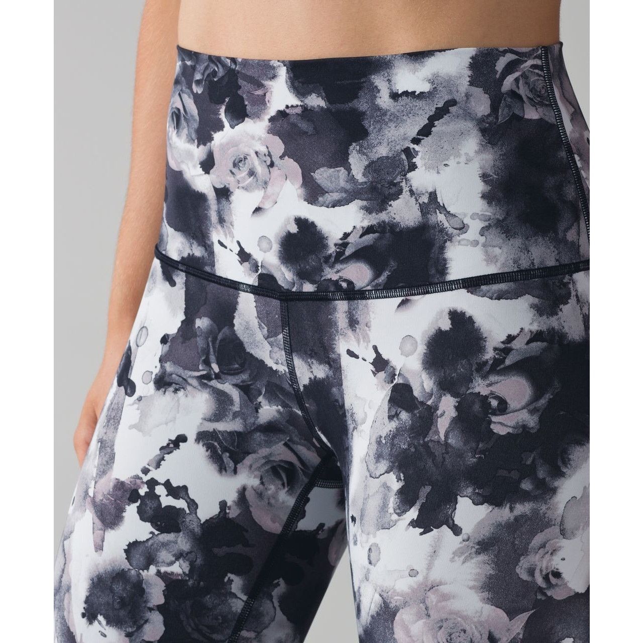 Lululemon Lululemon Wunder Under Crop Hi-Rise Obscurred Black Dusty Ma Size 28" / US 6 / IT 42 - 8 Thumbnail