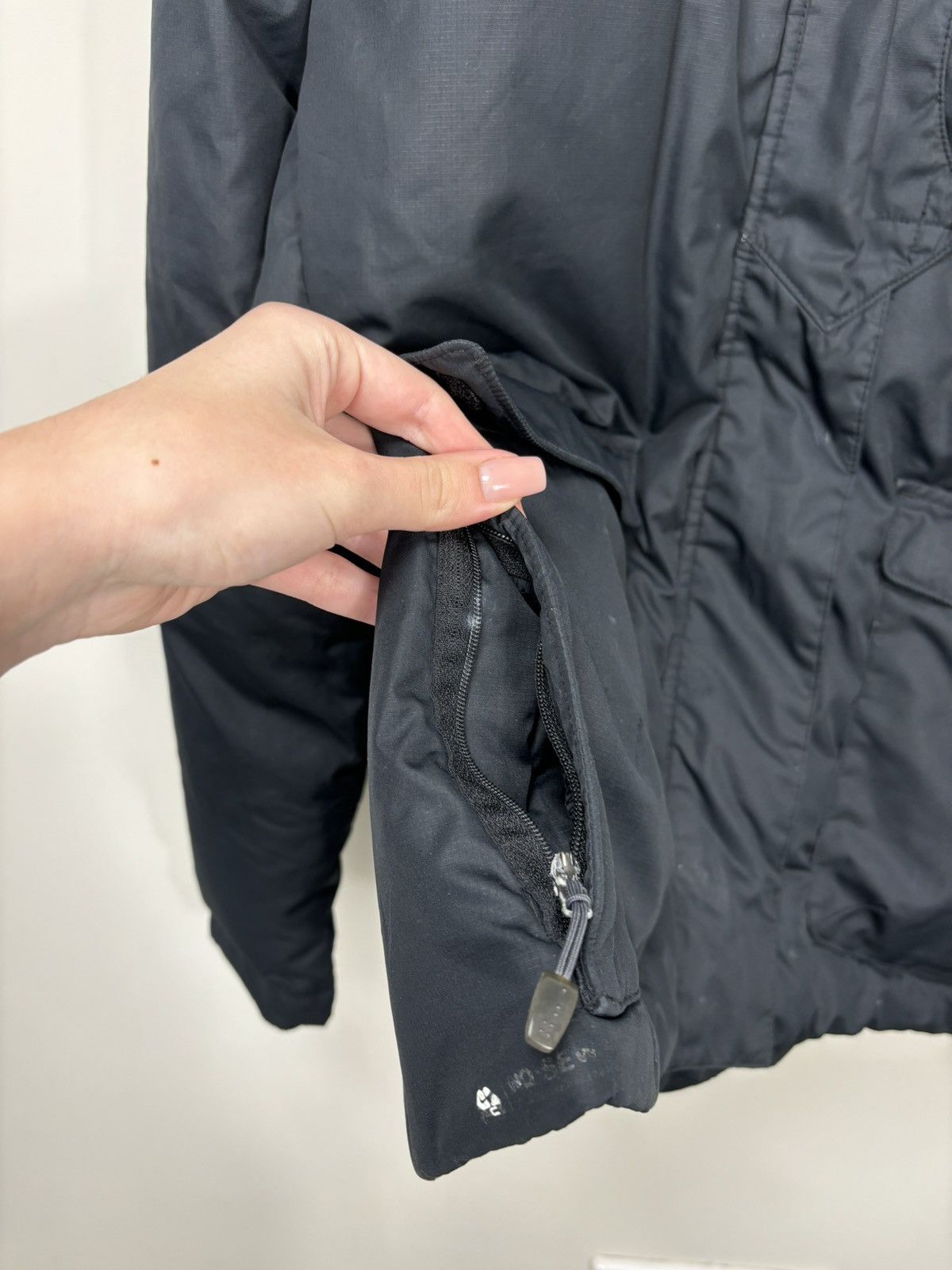 Nike Vintage Nike ACG 550 Outdoor Black Y2K Down Puffer Jacket Size US L / EU 52-54 / 3 - 8 Thumbnail