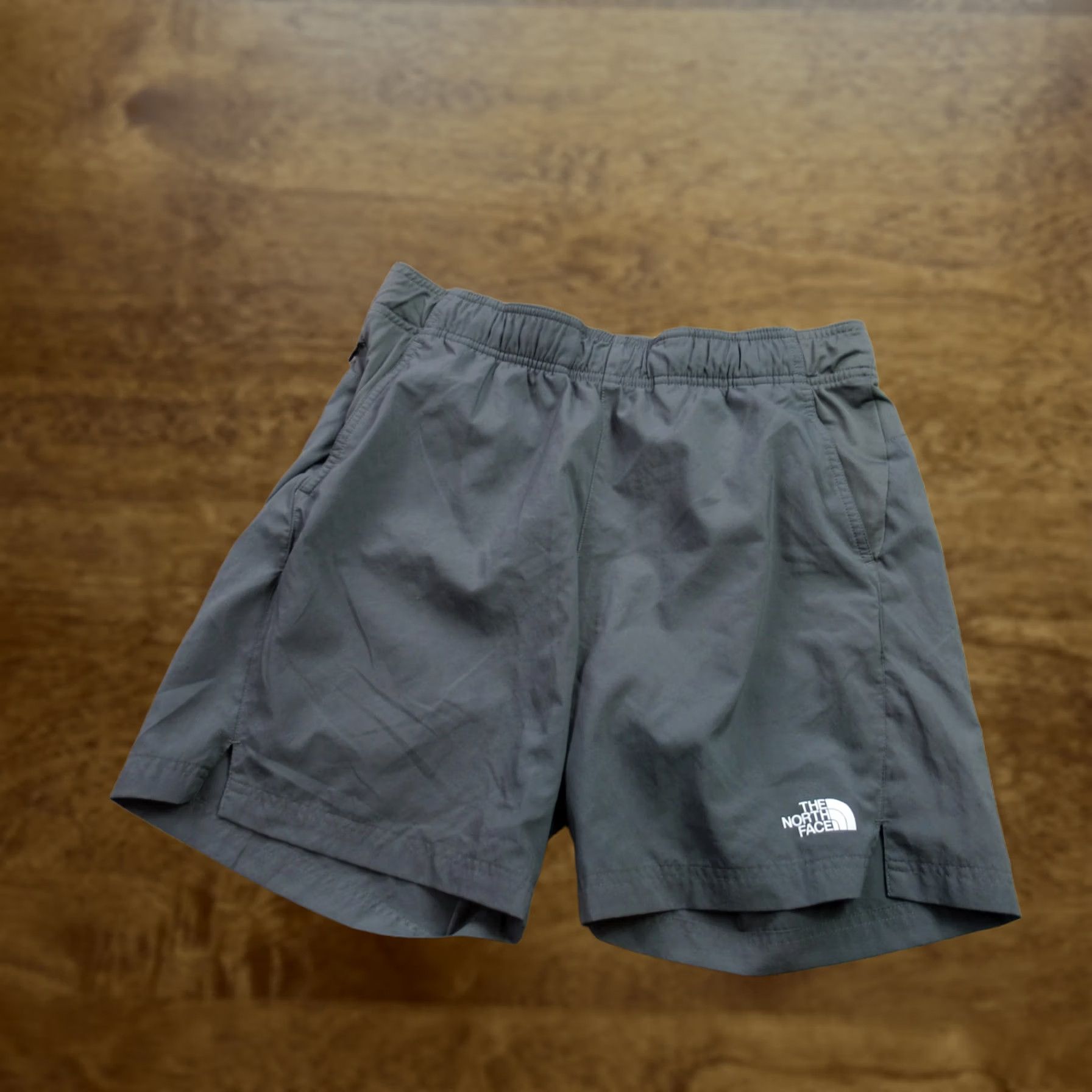 The North Face North Face Shorts Mens Medium Gray Outdoor Workout Activewear Drawstring Size US 28 / EU 44 - 1 Thumbnail