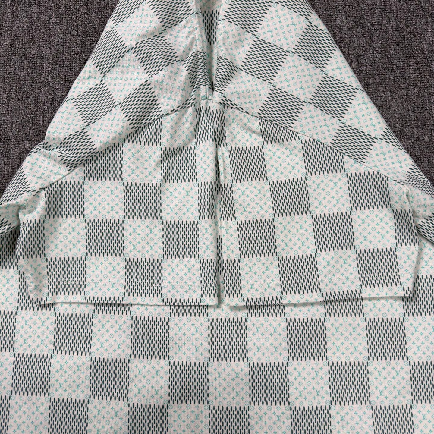 Louis Vuitton LV x Pharrell Damier White Green SS Tee XL Like New Size US XL / EU 56 / 4 - 6 Thumbnail