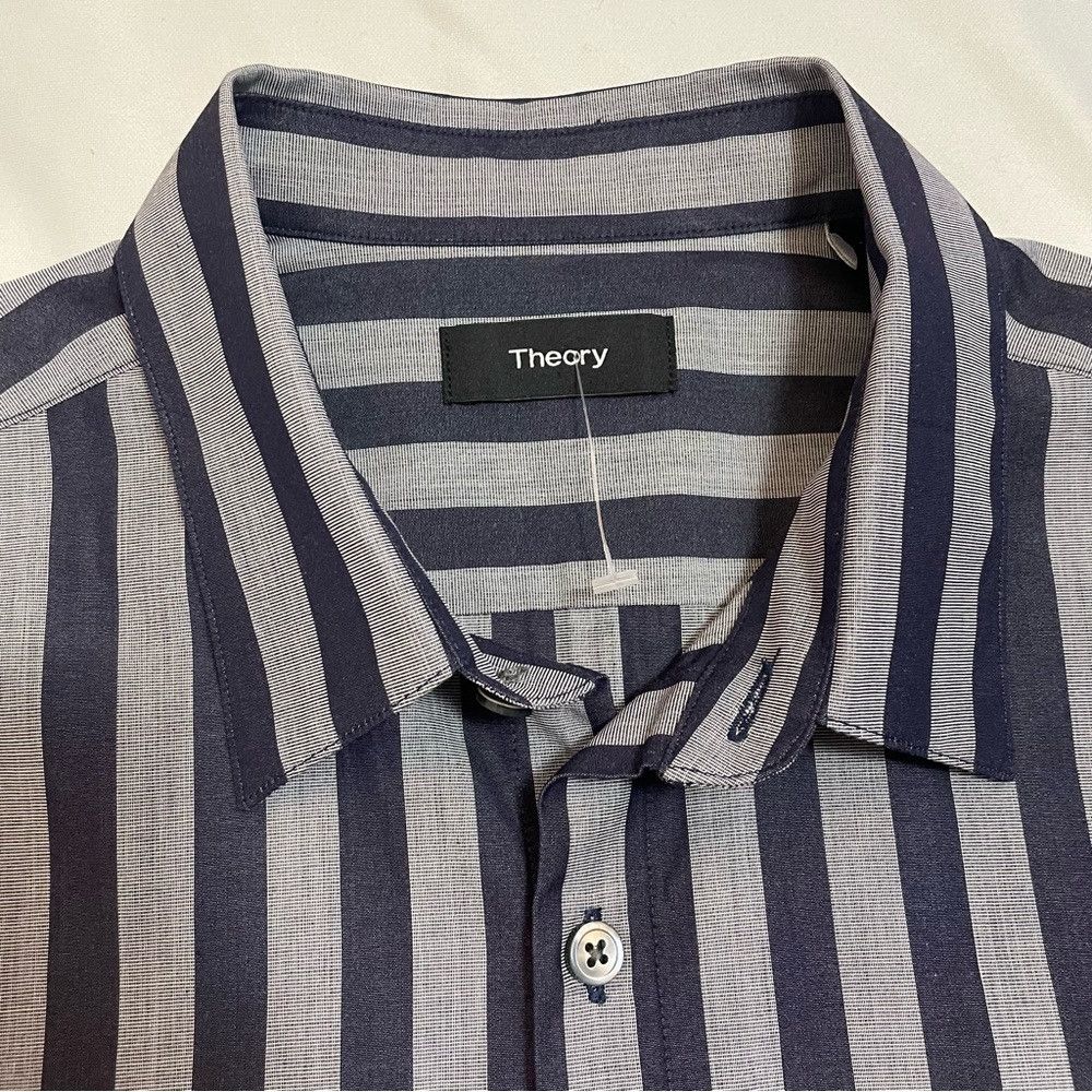 Theory New Theory Irving Short-Sleeve Shirt in Striped Cotton Size Size US S / EU 44-46 / 1 - 4 Thumbnail