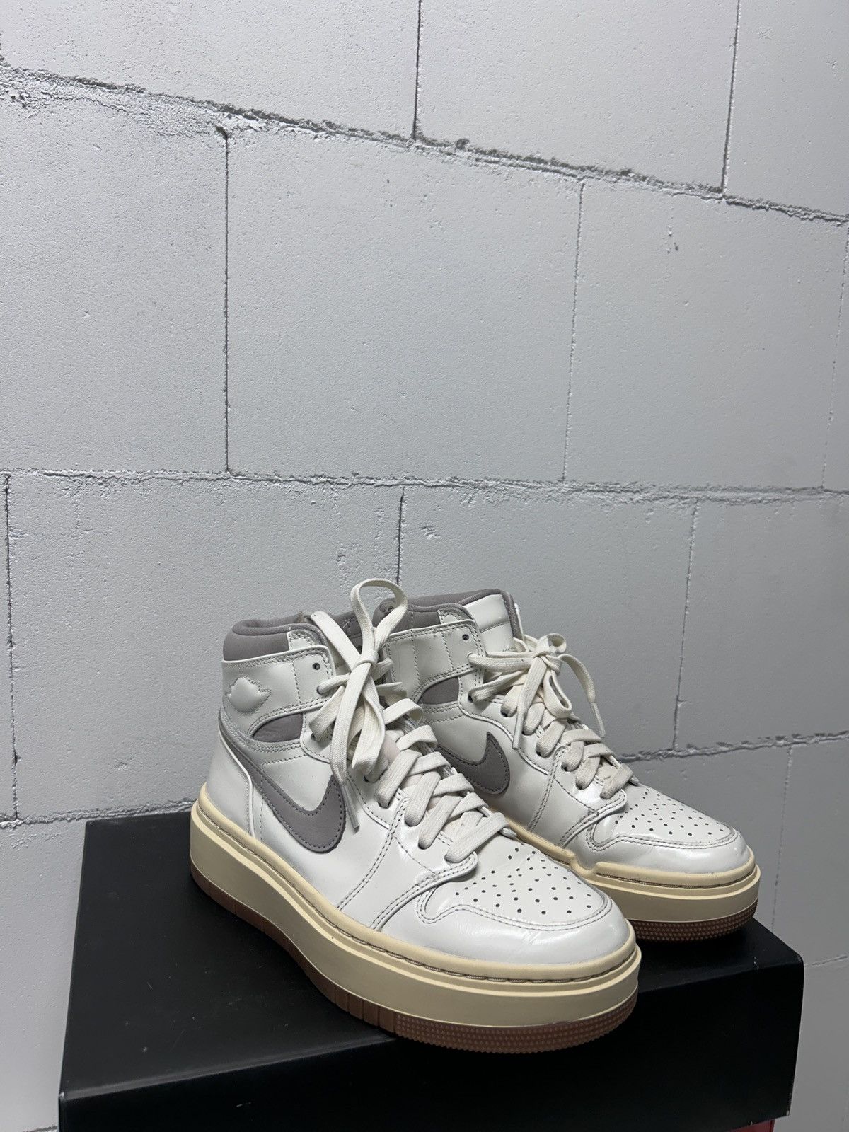 Jordan Brand × Nike Nike Air Jordan 1 Elevate High SE US 7.5 / 24.5 cm Size US 5.5 / EU 38 - 5 Thumbnail
