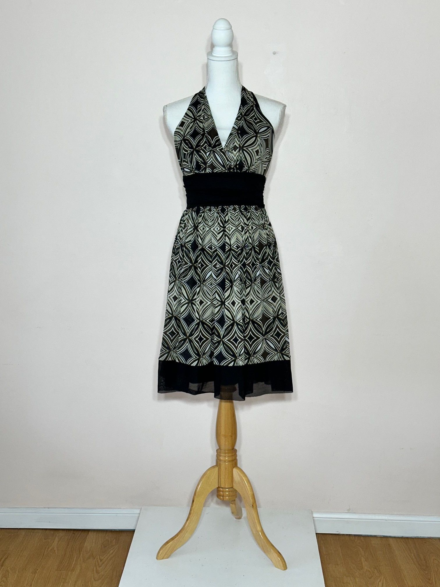 Designer London Times Midi Dress Size 6 Size M / US 6-8 / IT 42-44 - 1 Thumbnail