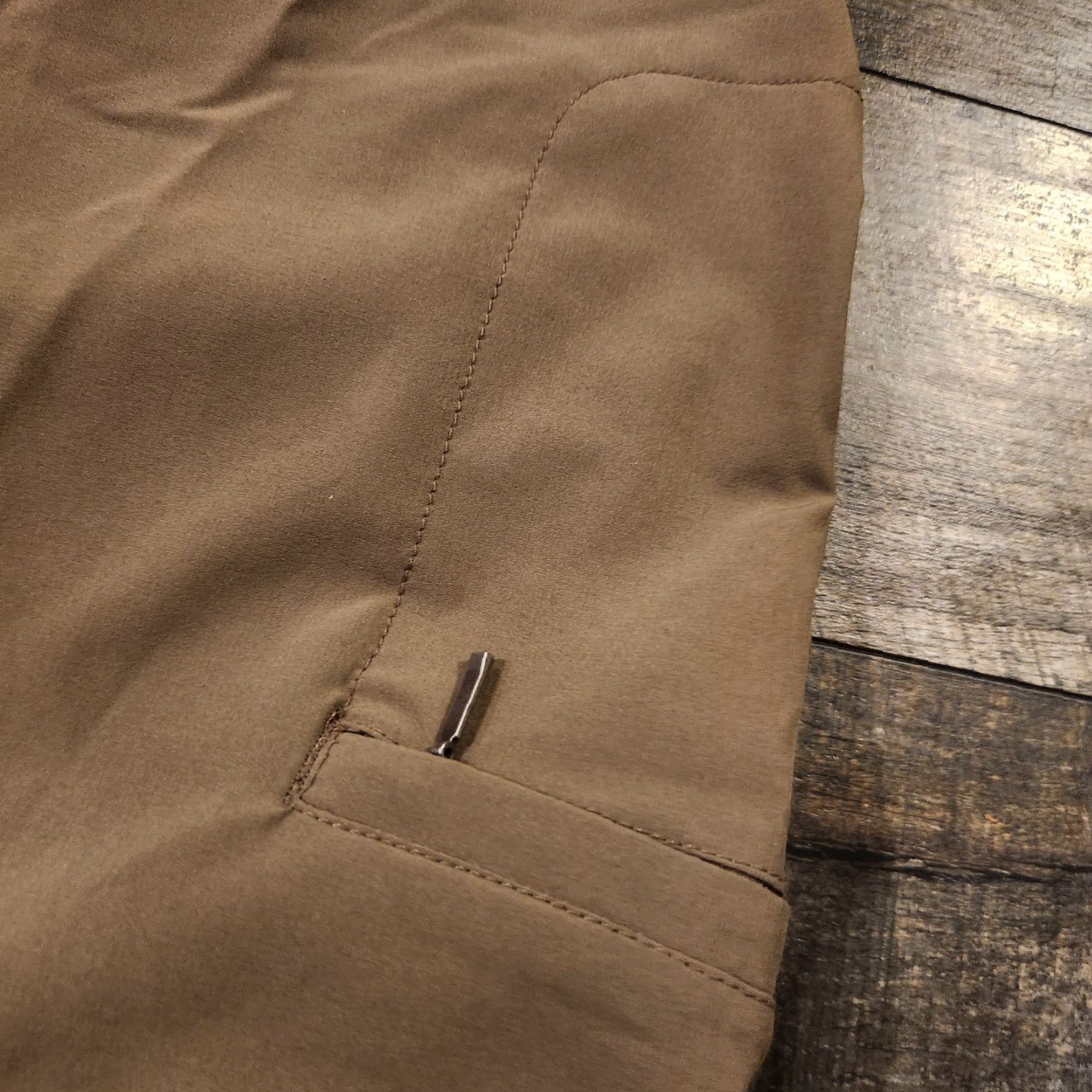 Eddie Bauer VINTAGE? No. Eddie Bauer Women Pants 18 Khaki Travex 0663 Adventure Roll Up Cargo Outdoor Pants Size 40" / US 18 - 4 Thumbnail