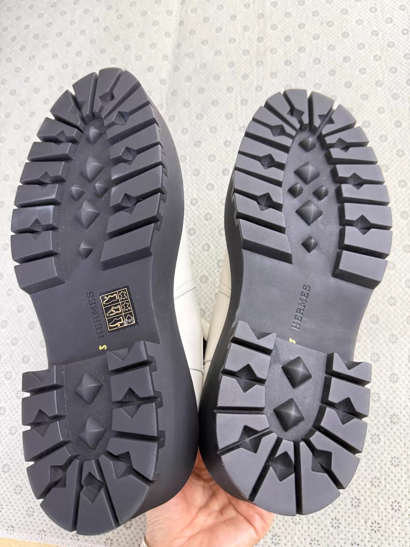 Hermes Hermes New Black White Colorblock Chelsea Boot EU38 Size US 7.5 / IT 37.5 - 6 Thumbnail