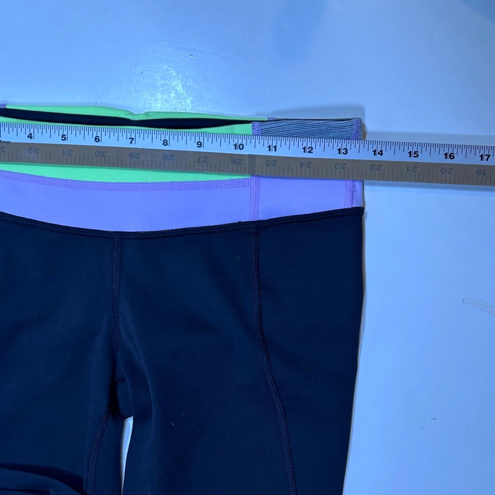 Lululemon Lululemon Capri Yoga Pants High Rise Black Purple Green Size 4 Athletic Size 27" / US 4 / IT 40 - 6 Thumbnail