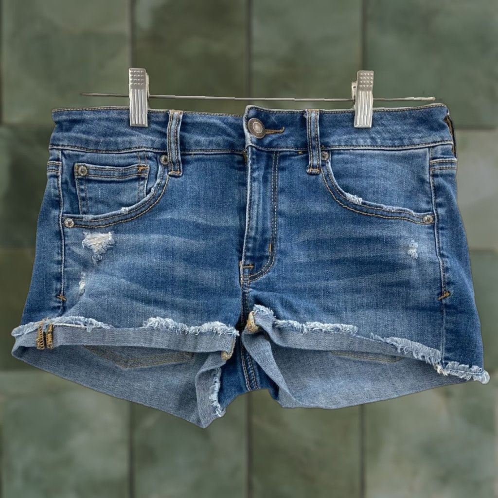 American Eagle Outfitters American Eagle Outfitters Shortie Denim Shorts Womens Size 6 Blue Mid Rise 3in Inseam Pockets Made in China Women’s Size 28" / US 6 / IT 42 - 1 Thumbnail