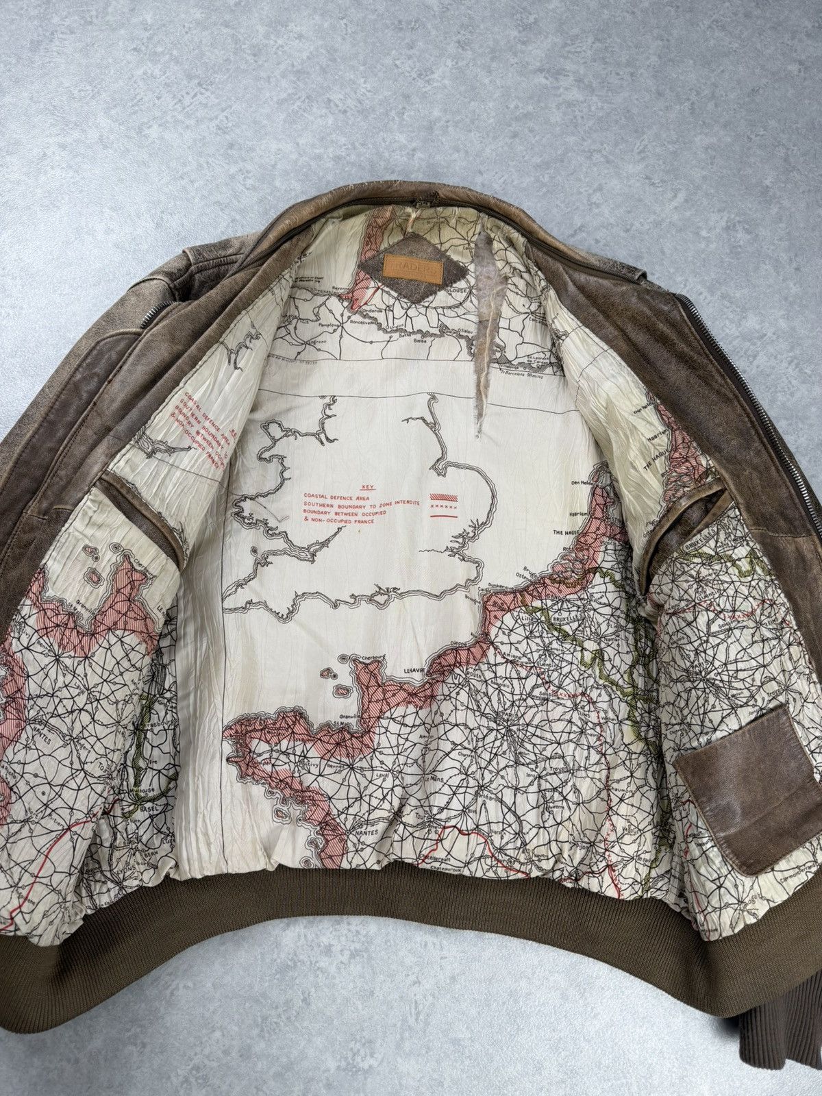 Vintage Vintage Traders A-2 Distressed Leather Flight Jacket Size 54 Size US L / EU 52-54 / 3 - 10 Thumbnail