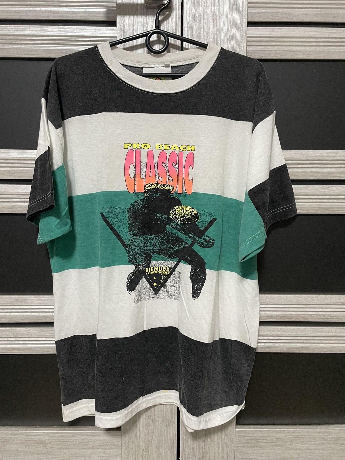 Vintage Vintage 90s Bermuda Triangle Pro Beach T Shirt Volleyball Size US M / EU 48-50 / 2 - 1 Thumbnail