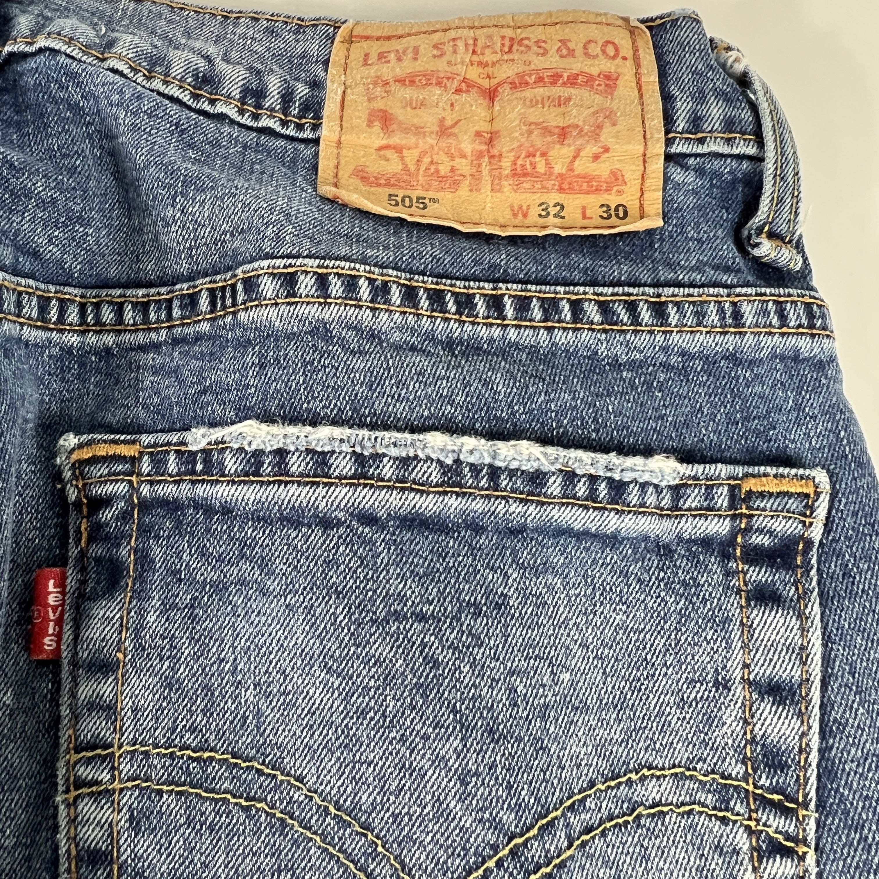 Levi's Levi's Jeans 505 Straight Leg Blue Faded Stretch Denim Size US 32 / EU 48 - 16 Thumbnail