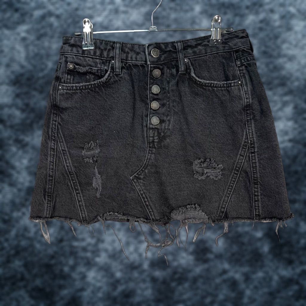 Vintage We The Free Womens Skirt Mini 28 Black Denim Bohemian Distressed Frayed Pockets Vintage No N/A Size 28" / US 6 / IT 42 - 1 Thumbnail