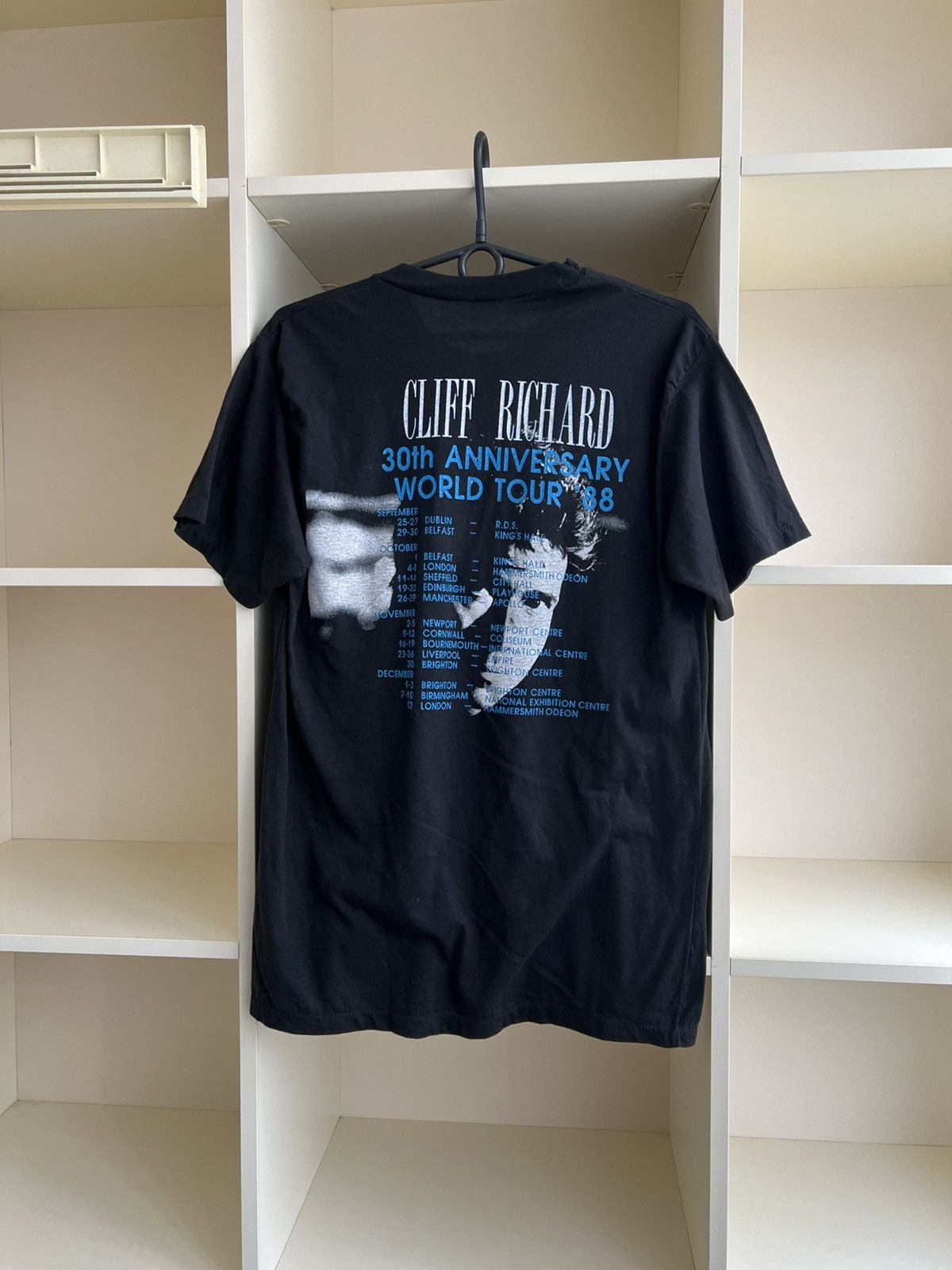 Vintage Vintage Cliff Richard Rock N Roll Tee T-Shirt RETRO TOUR Size US L / EU 52-54 / 3 - 2 Thumbnail