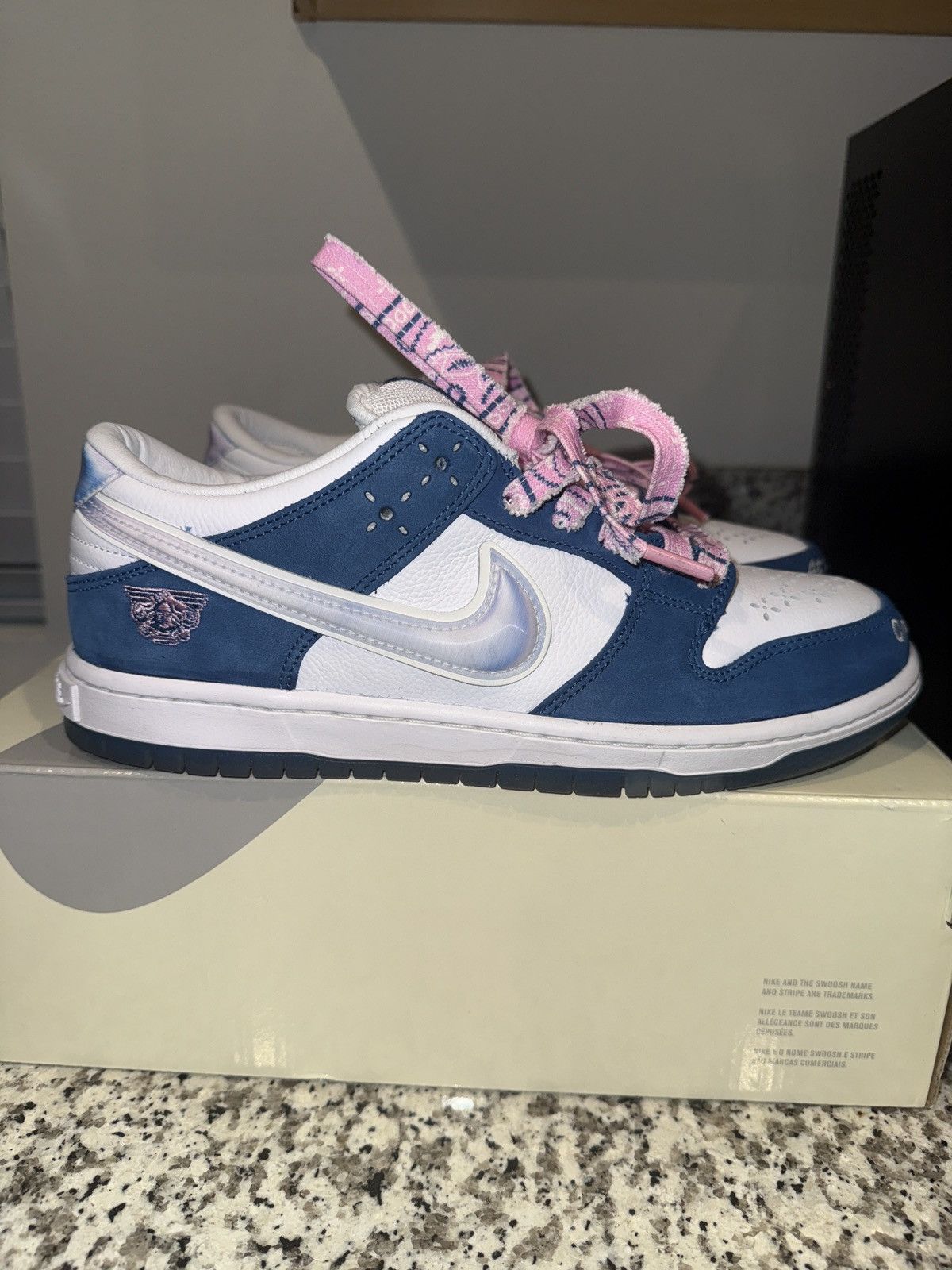 Nike One block at a time dunks Size US 8 / EU 41 - 2 Thumbnail