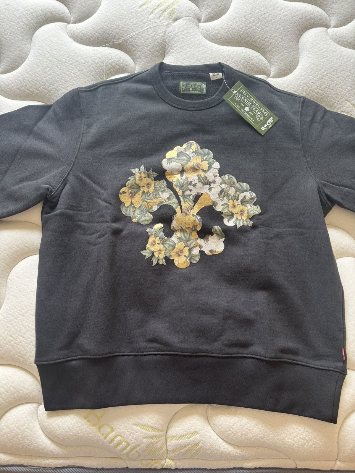 DENIM TEARS × Levi's Denim Tears x Levi’s Cotton Fleur De-Lis Crewneck ‘Charcoal’ Size US M / EU 48-50 / 2 - 3 Thumbnail
