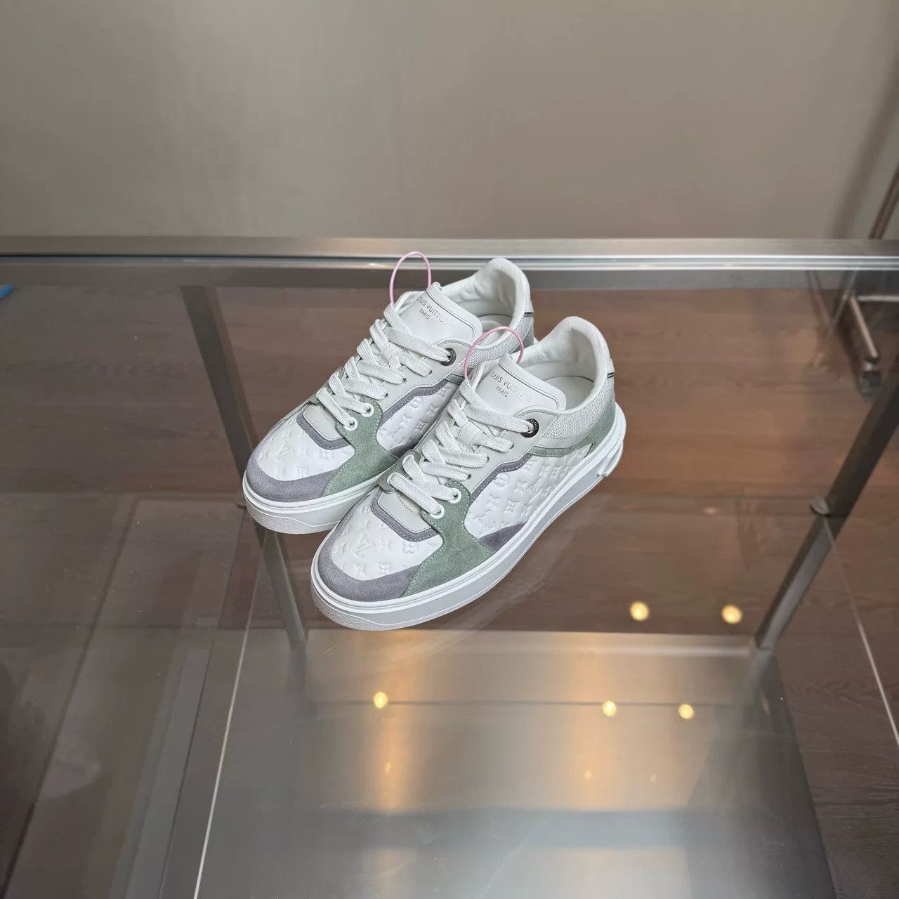 Louis Vuitton Louis Vuitton LV TIME OUT Sneakers Size US 5 / IT 35 - 1 Thumbnail